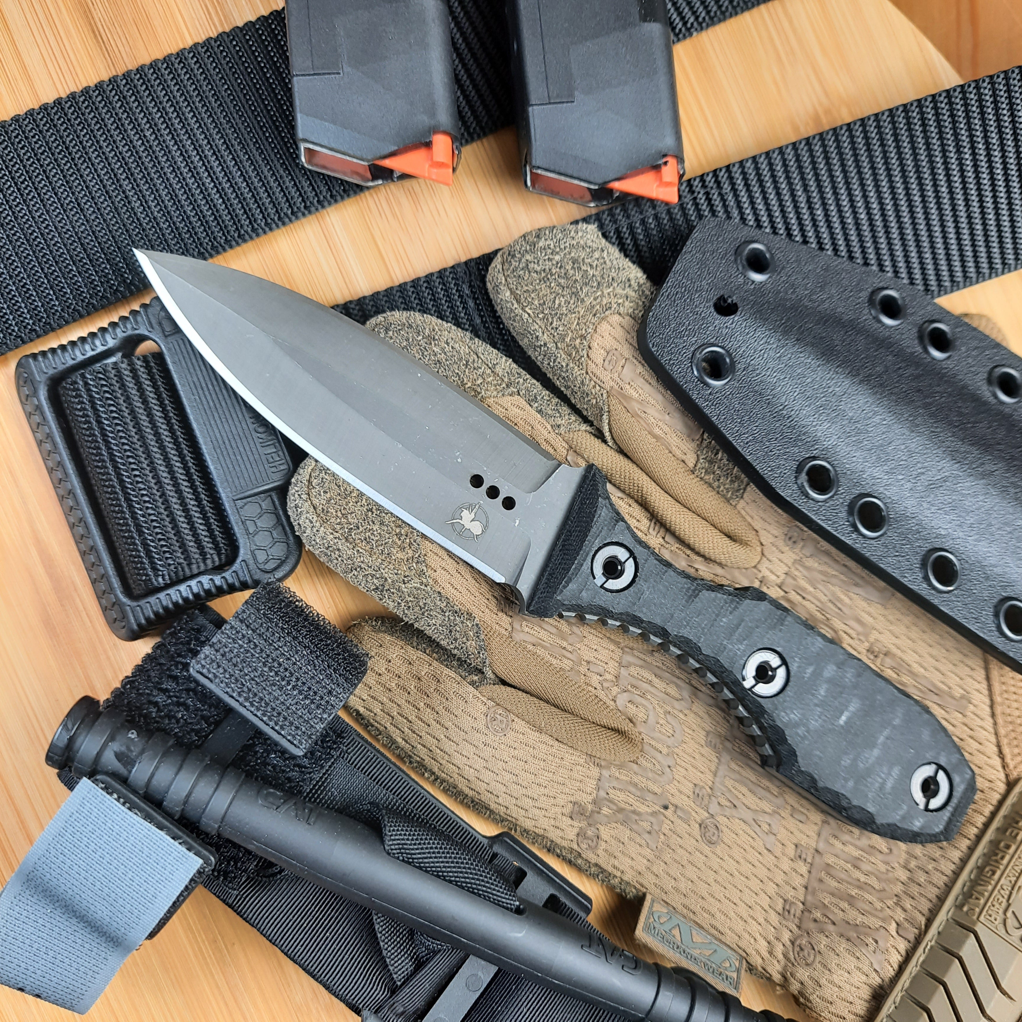 Atrax SCOURGE DAGGER Silber Satin Taktisches Messer mit braunem G10-Griff