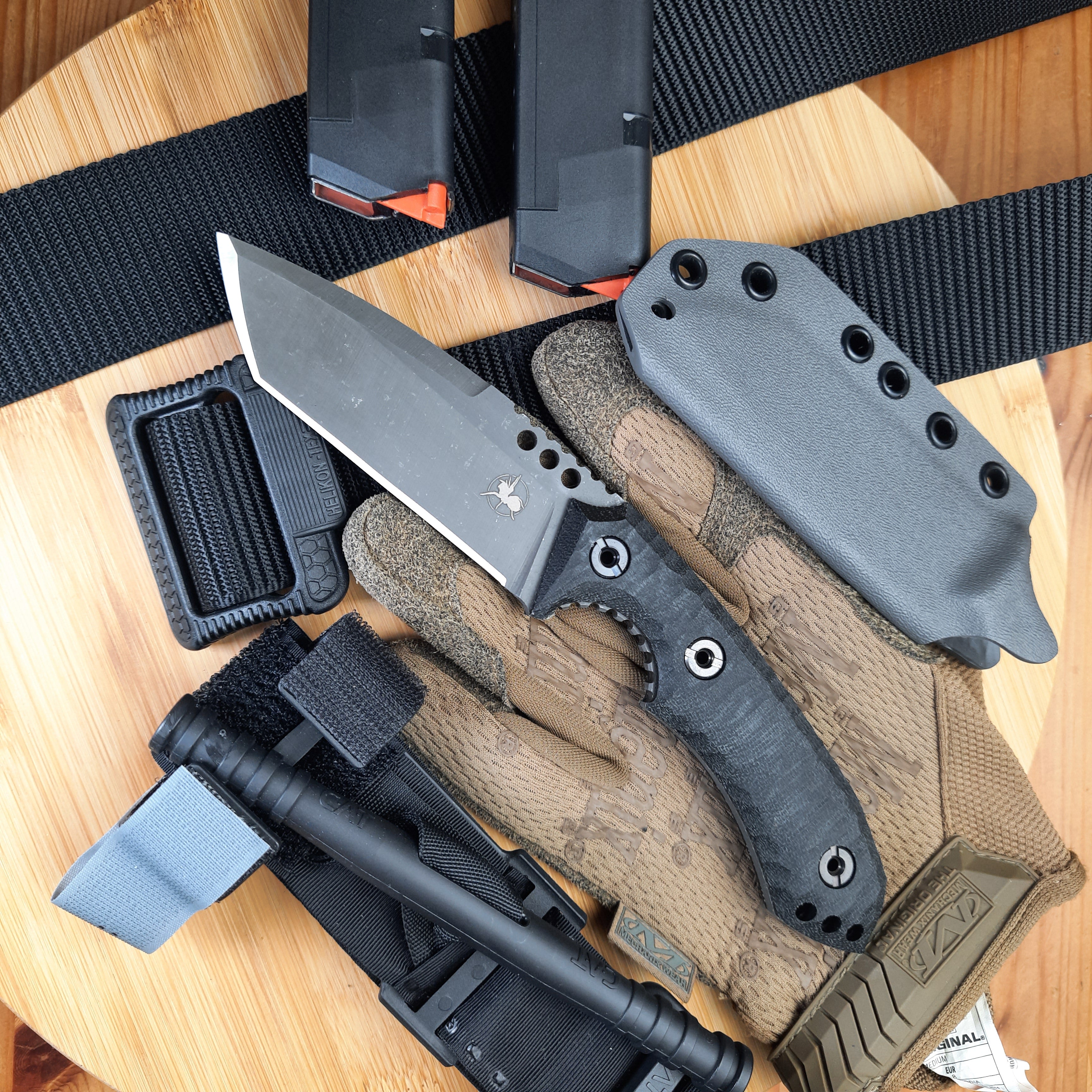 Atrax BOA Taktisches Messer Stonewashed mit braunem G10-Griff