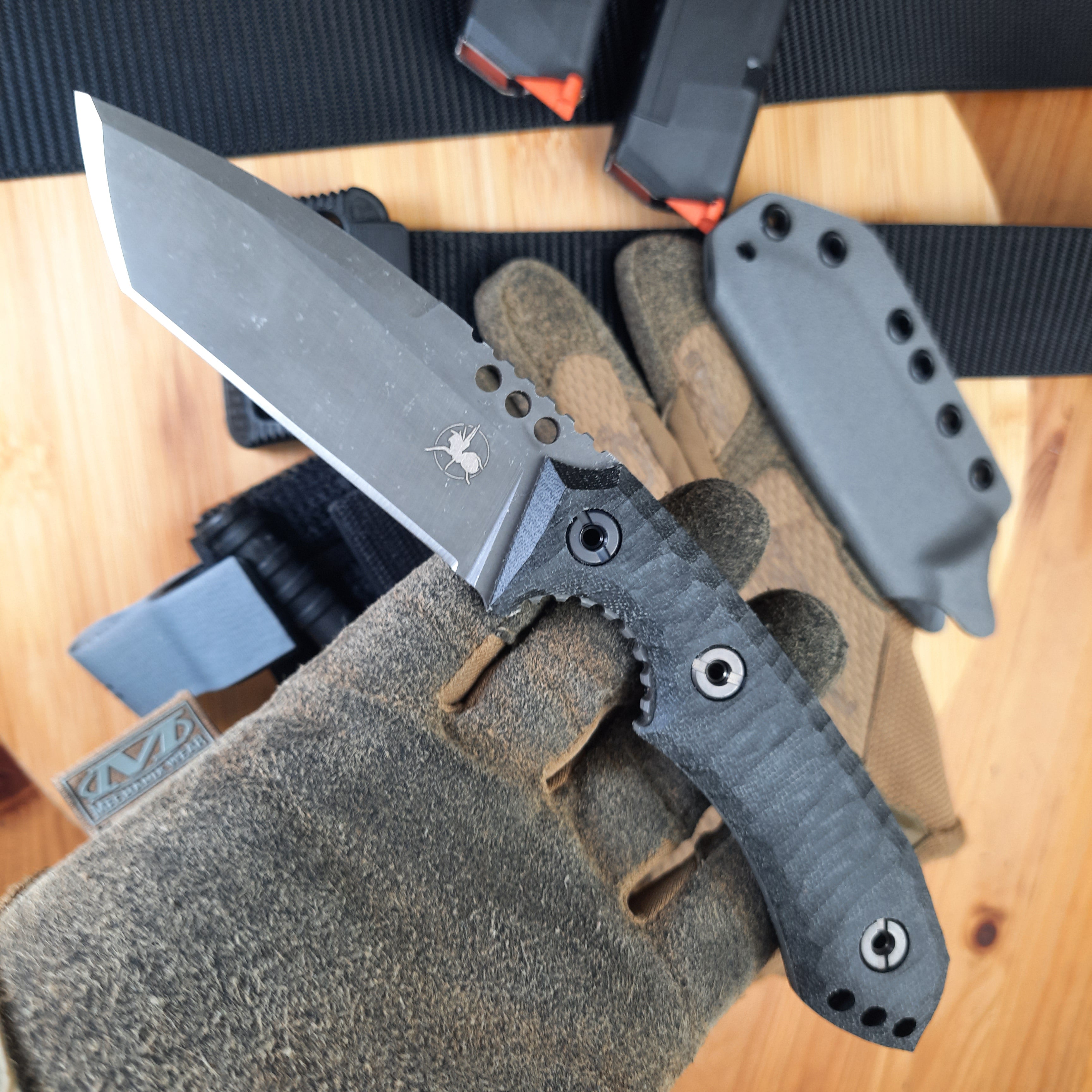 Atrax BOA Taktisches Messer Stonewashed mit braunem G10-Griff