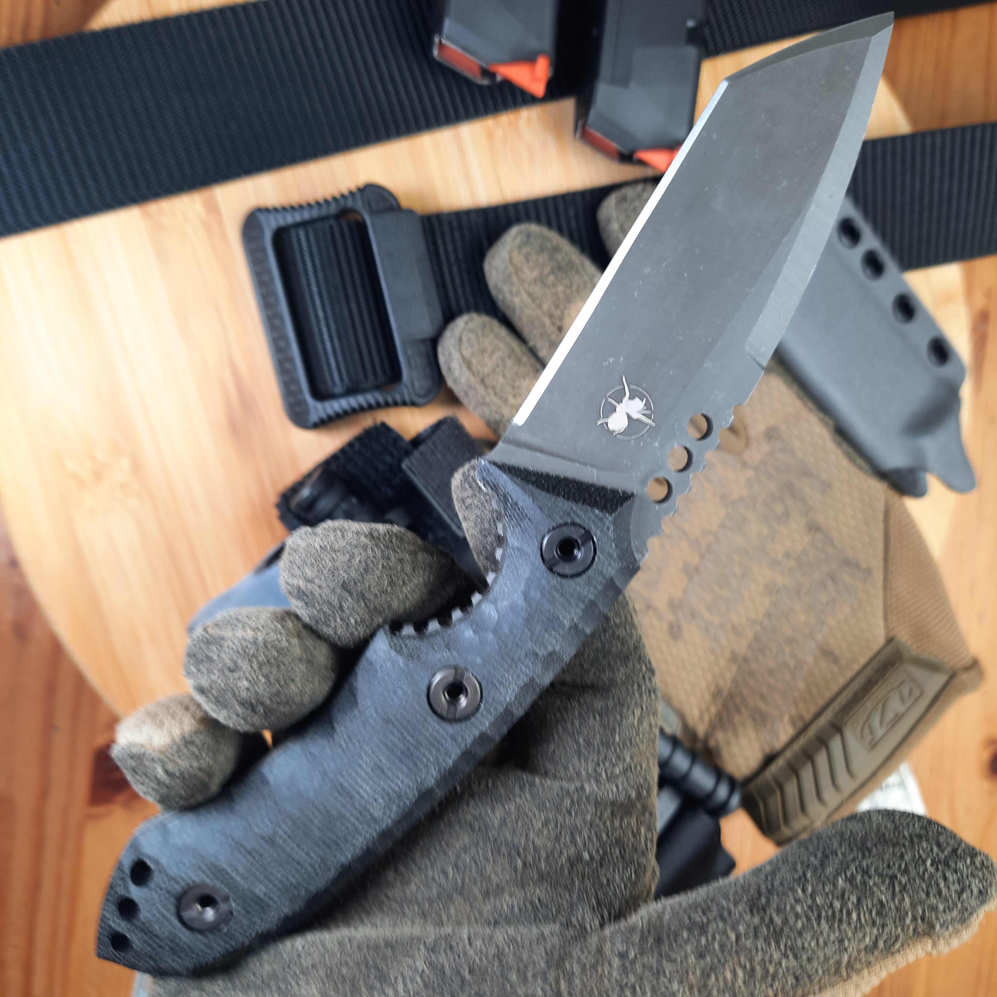 Atrax BOA Taktisches Messer Stonewashed mit braunem G10-Griff