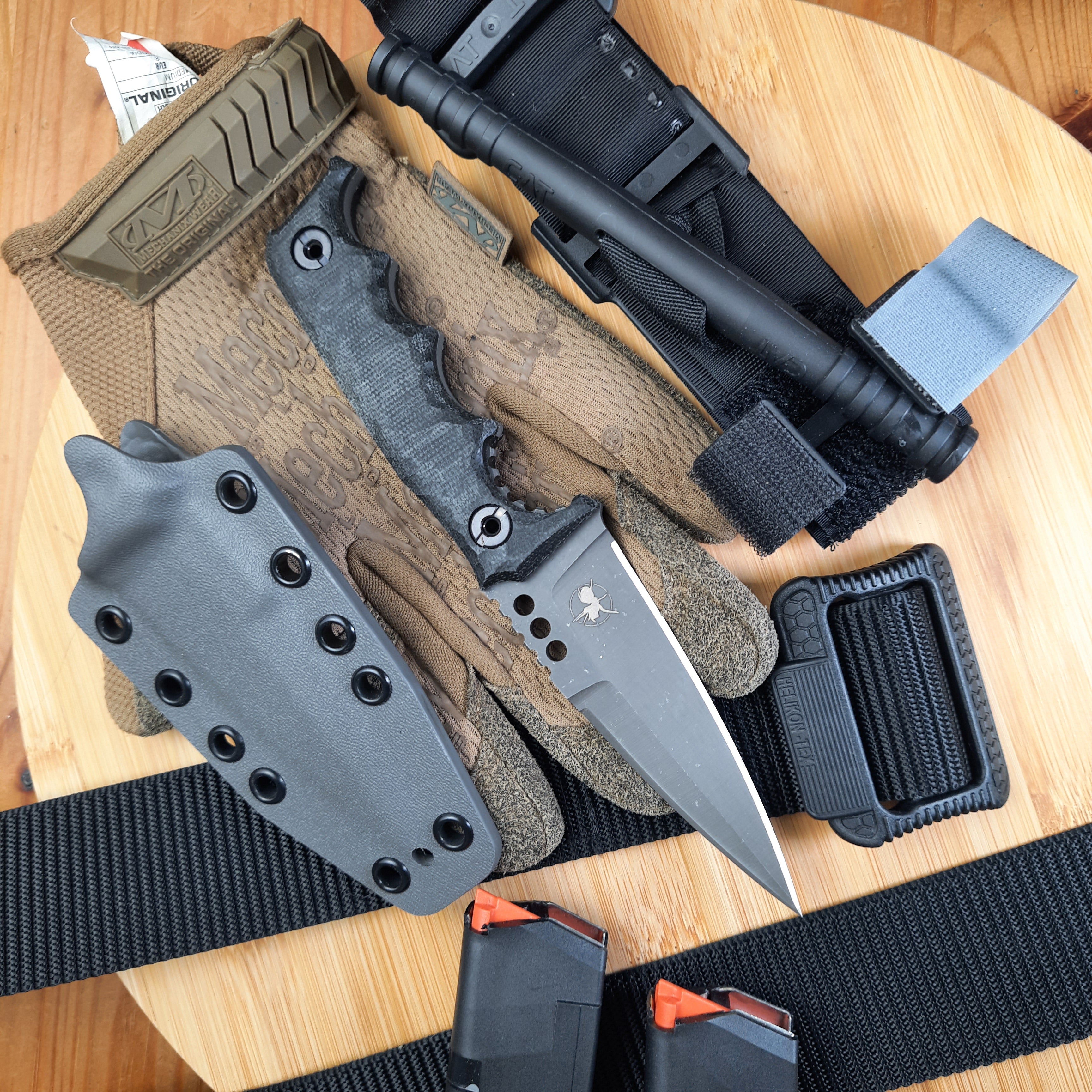 Atrax HAVOC stonewashed Taktisches Messer mit grünem Canvas-Micarta-Griff