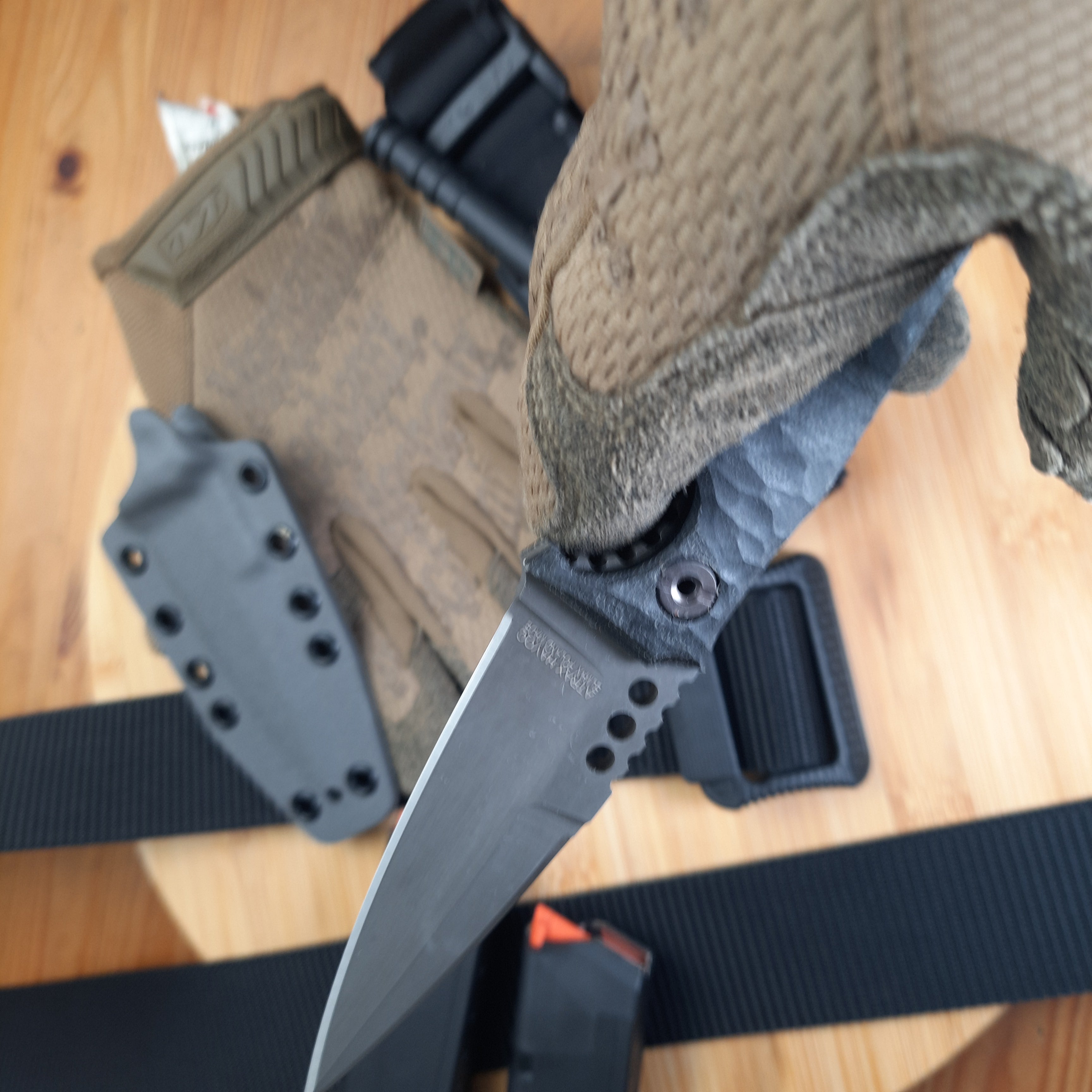 Atrax HAVOC stonewashed Taktisches Messer mit grünem Canvas-Micarta-Griff