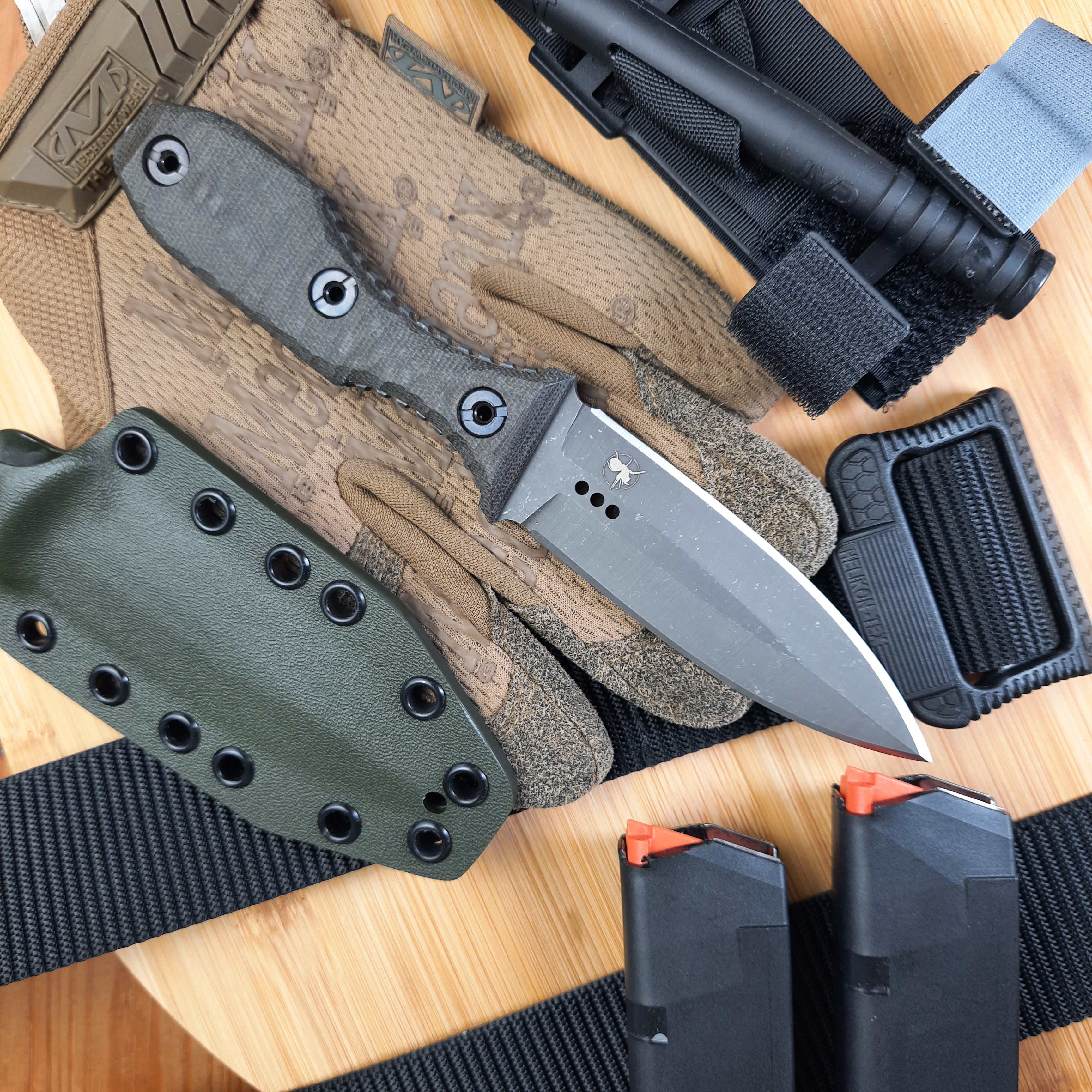 Atrax SCOURGE DAGGER Stonewashed Tactical Knife with Green Canvas Micarta Scales