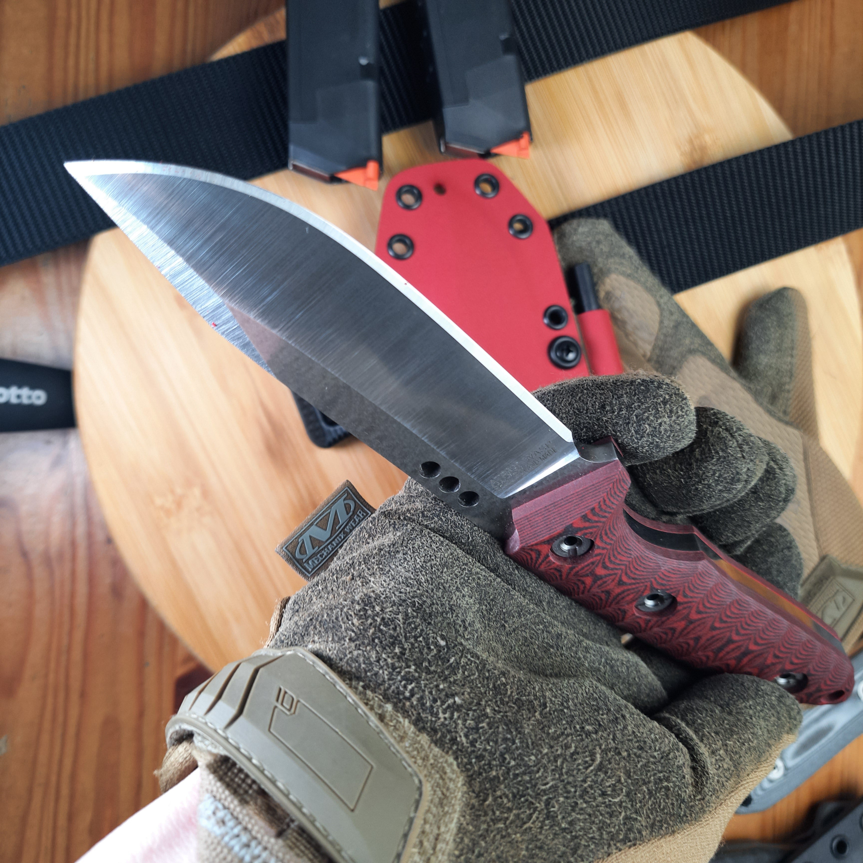 Nóż taktyczny Atrax BOA Stonewashed z rękojeścią z czarnego płótna Micarta i metalicznym szarym Kydexem
