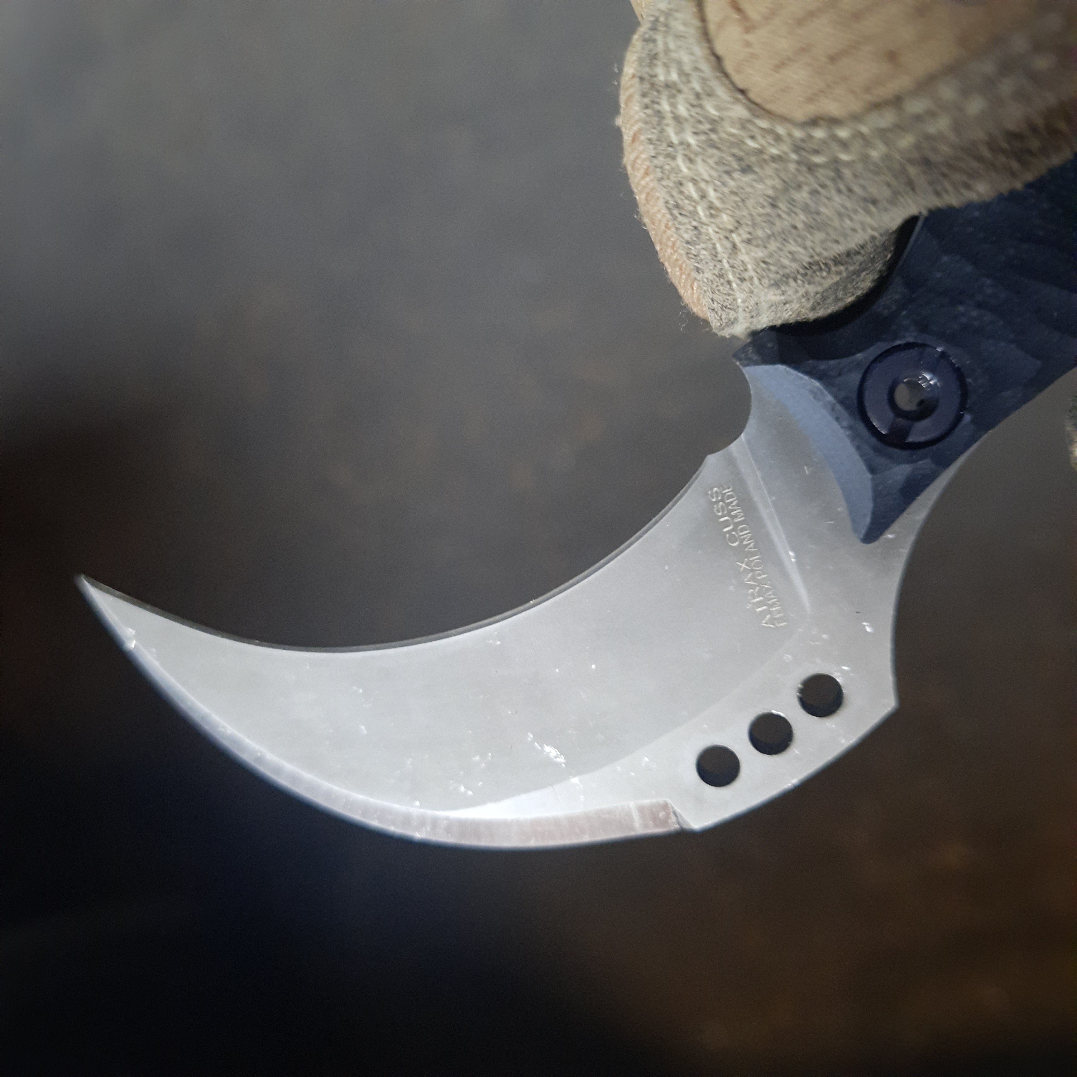 Atrax MARDUK Taktisches Messer mit braunem Griff und Coyote Tan Cerakote