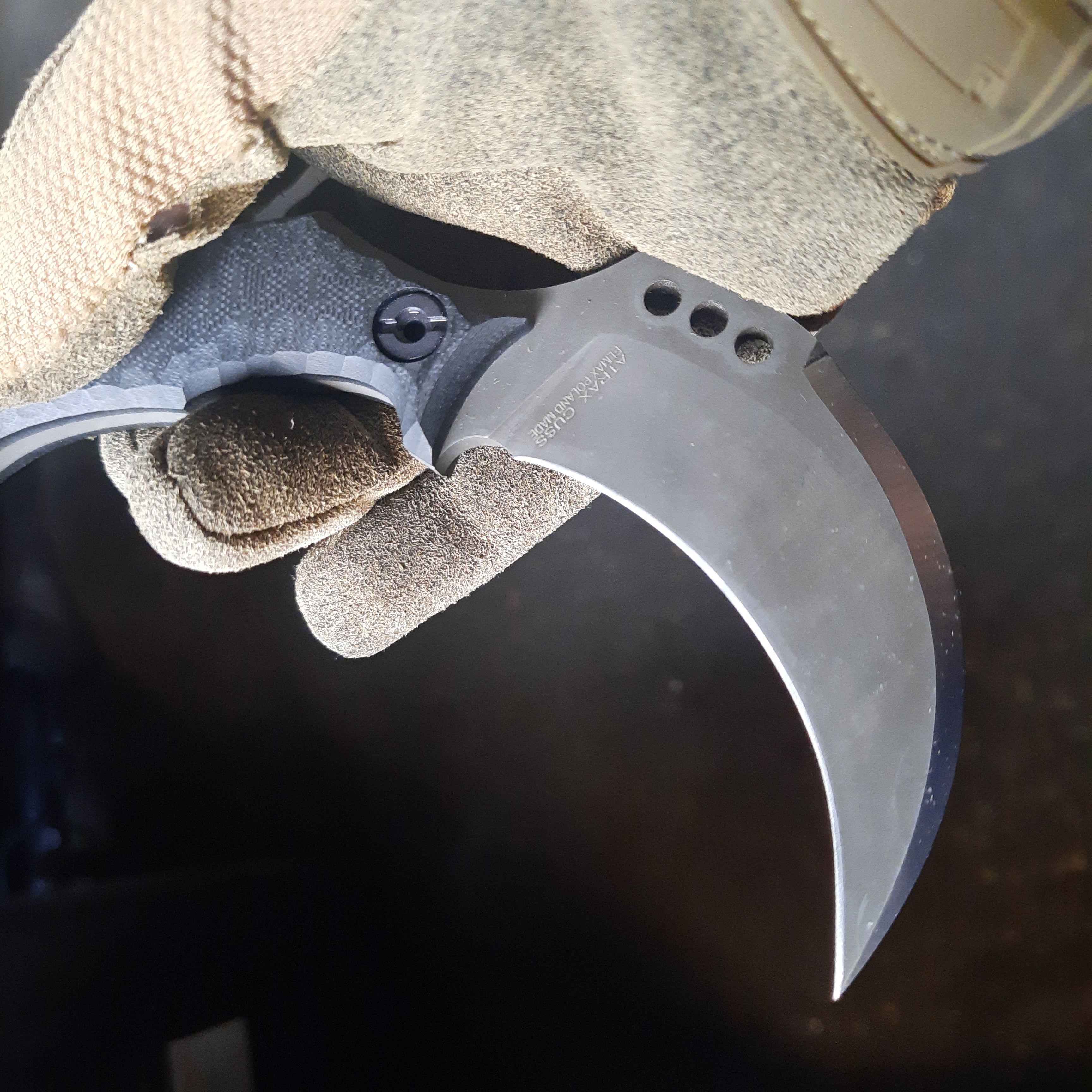 Atrax MARDUK Taktisches Messer mit braunem Griff und Coyote Tan Cerakote