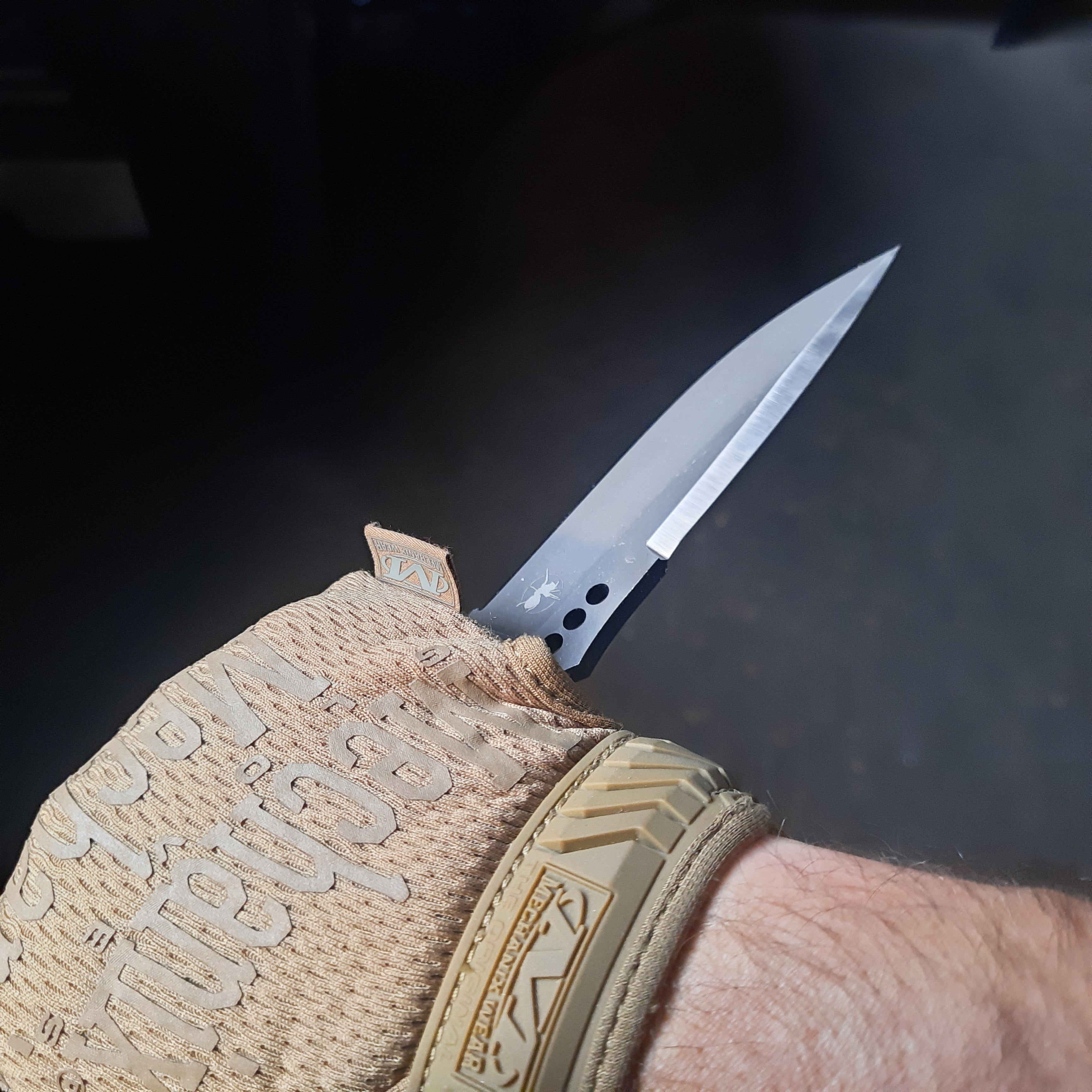 Atrax MARDUK Taktisches Messer mit braunem Griff und Coyote Tan Cerakote