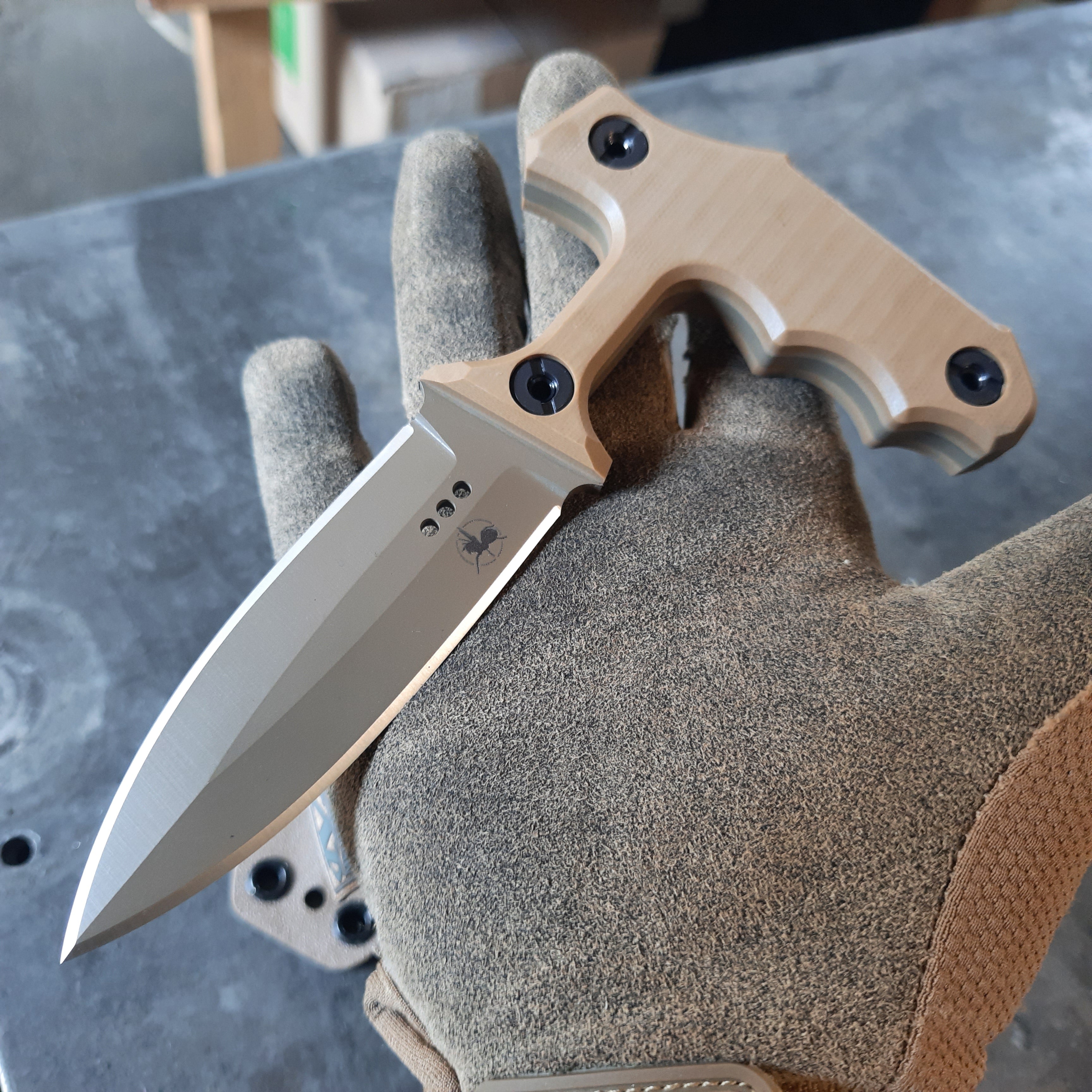 Atrax ENKIDU Taktisches Stoßmesser mit schwarzem Griff und LR Black Cerakote-Finish