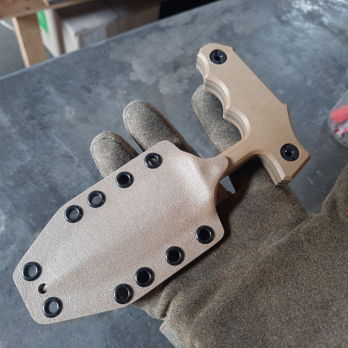 Atrax ENKIDU Taktisches Stoßmesser mit schwarzem Griff und LR Black Cerakote-Finish