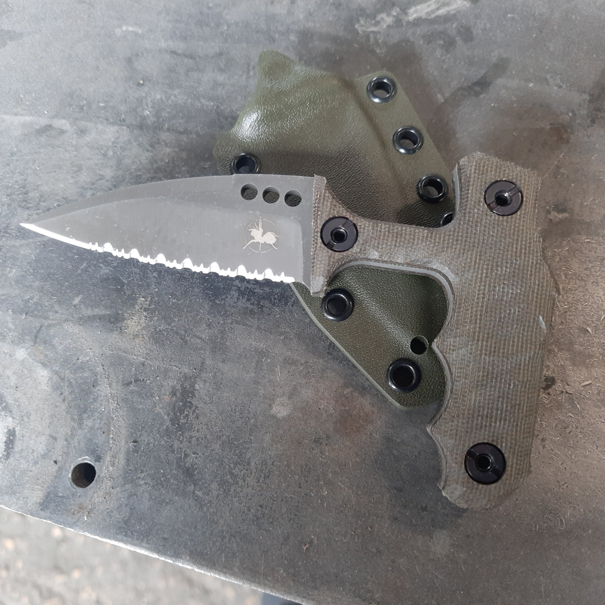 Atrax ENKIDU Taktisches Stoßmesser mit schwarzem Griff und LR Black Cerakote-Finish