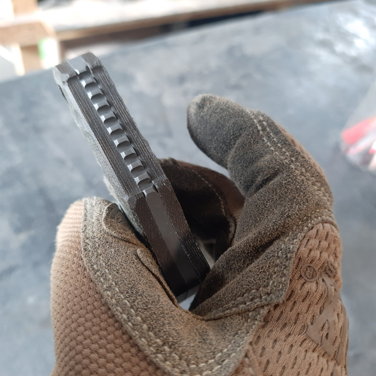 Atrax ENKIDU Taktisches Stoßmesser mit schwarzem Griff und LR Black Cerakote-Finish