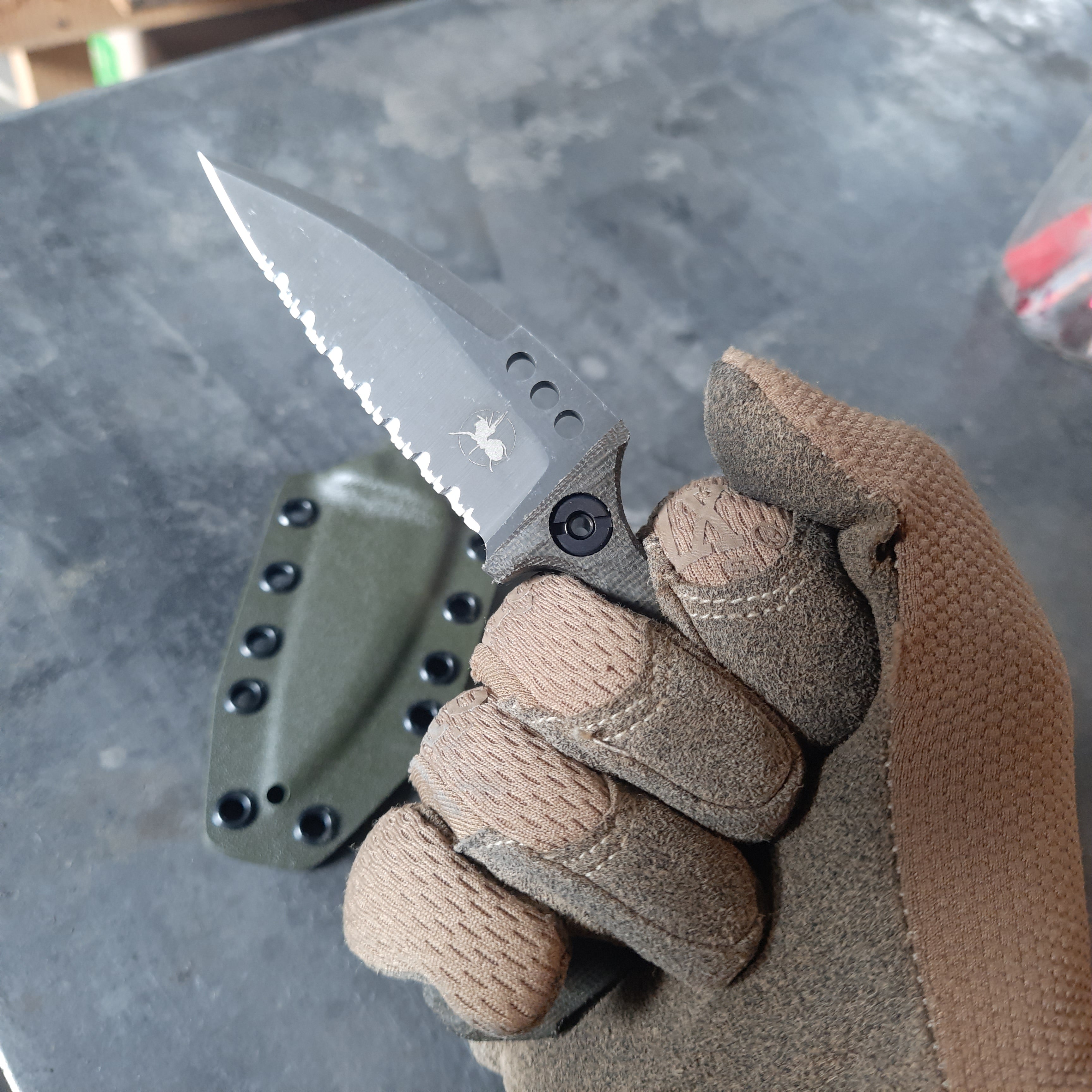 Atrax ENKIDU Taktisches Stoßmesser mit schwarzem Griff und LR Black Cerakote-Finish