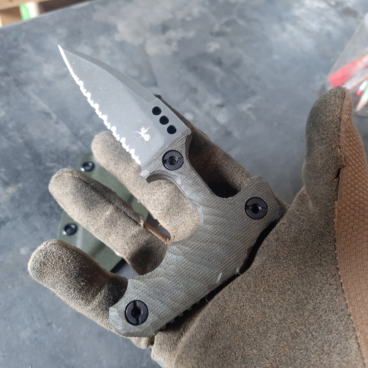 Atrax ENKIDU Taktisches Stoßmesser mit schwarzem Griff und LR Black Cerakote-Finish