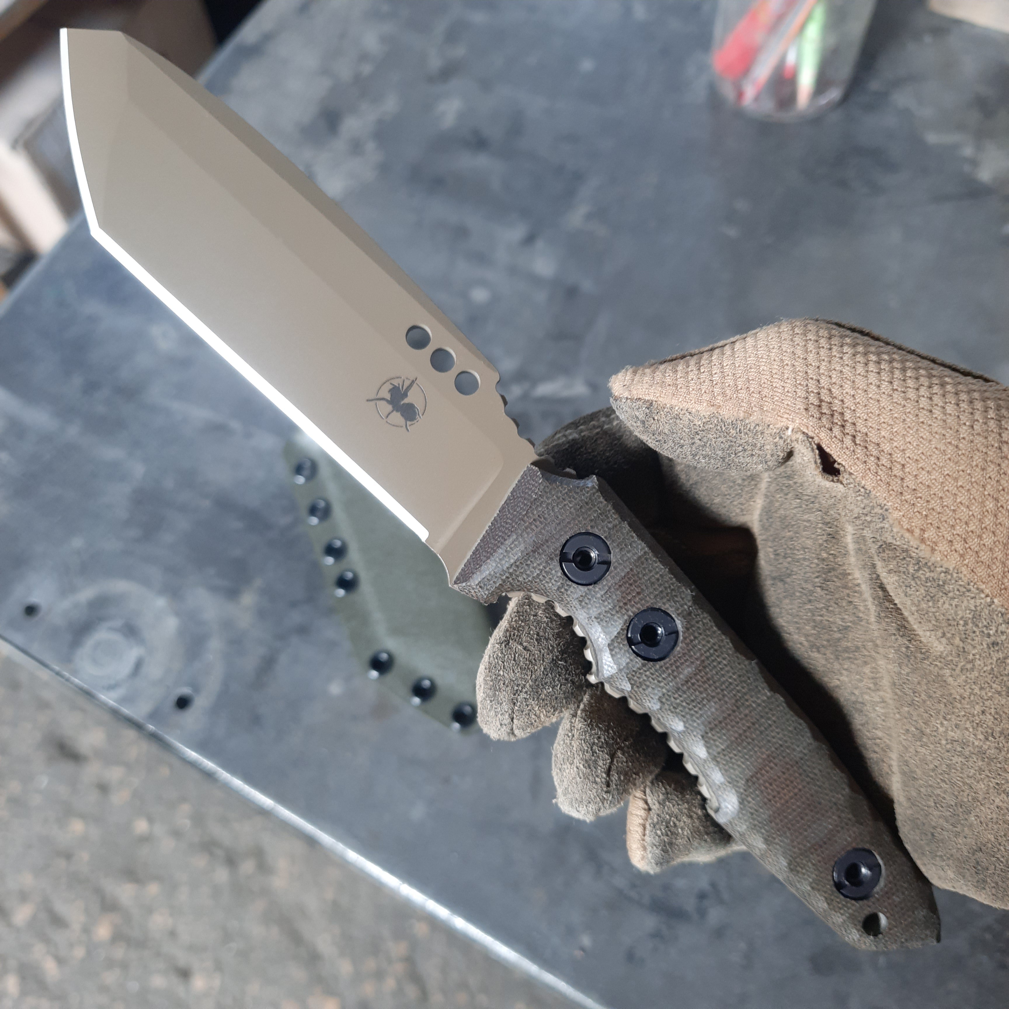 Atrax Venom Tactical &amp; Daycare Messer Stonewashed mit grünem Micarta-Griff