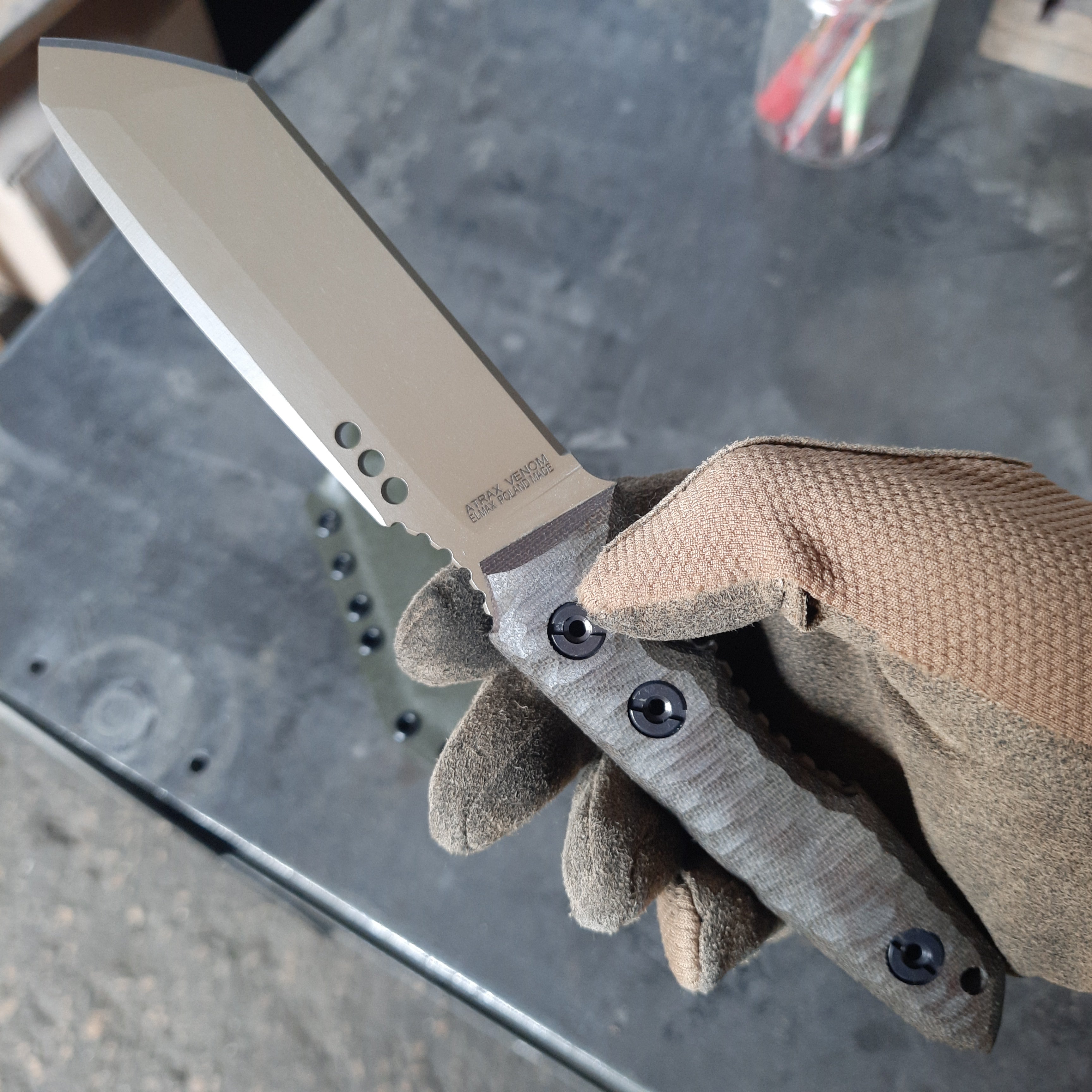 Atrax Venom Tactical &amp; Daycare Messer Stonewashed mit grünem Micarta-Griff