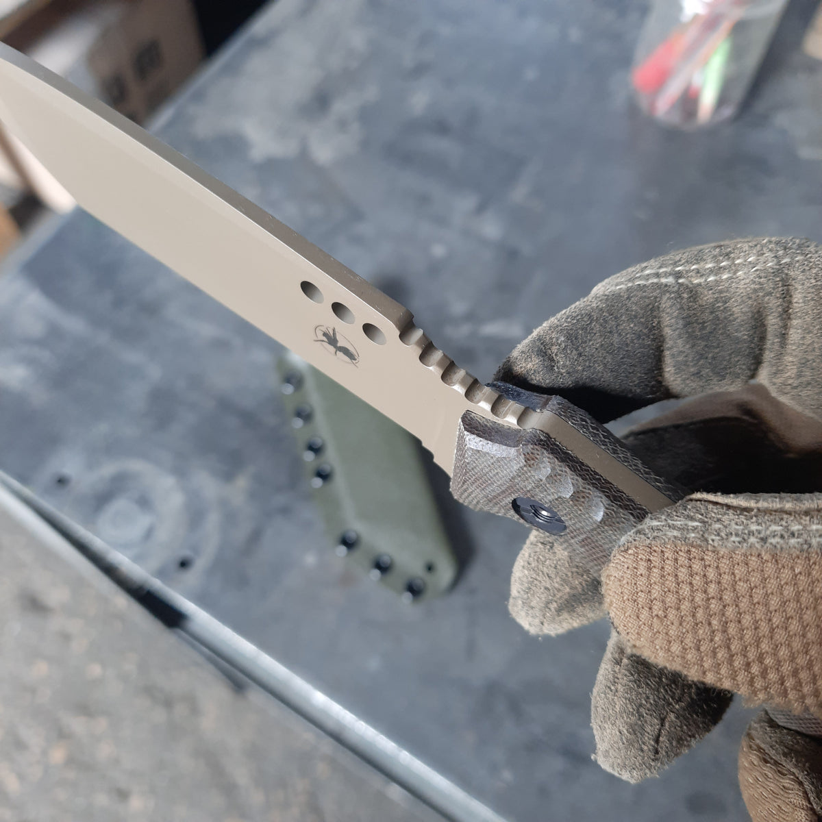 Atrax Venom Tactical &amp; Daycare Messer Stonewashed mit grünem Micarta-Griff