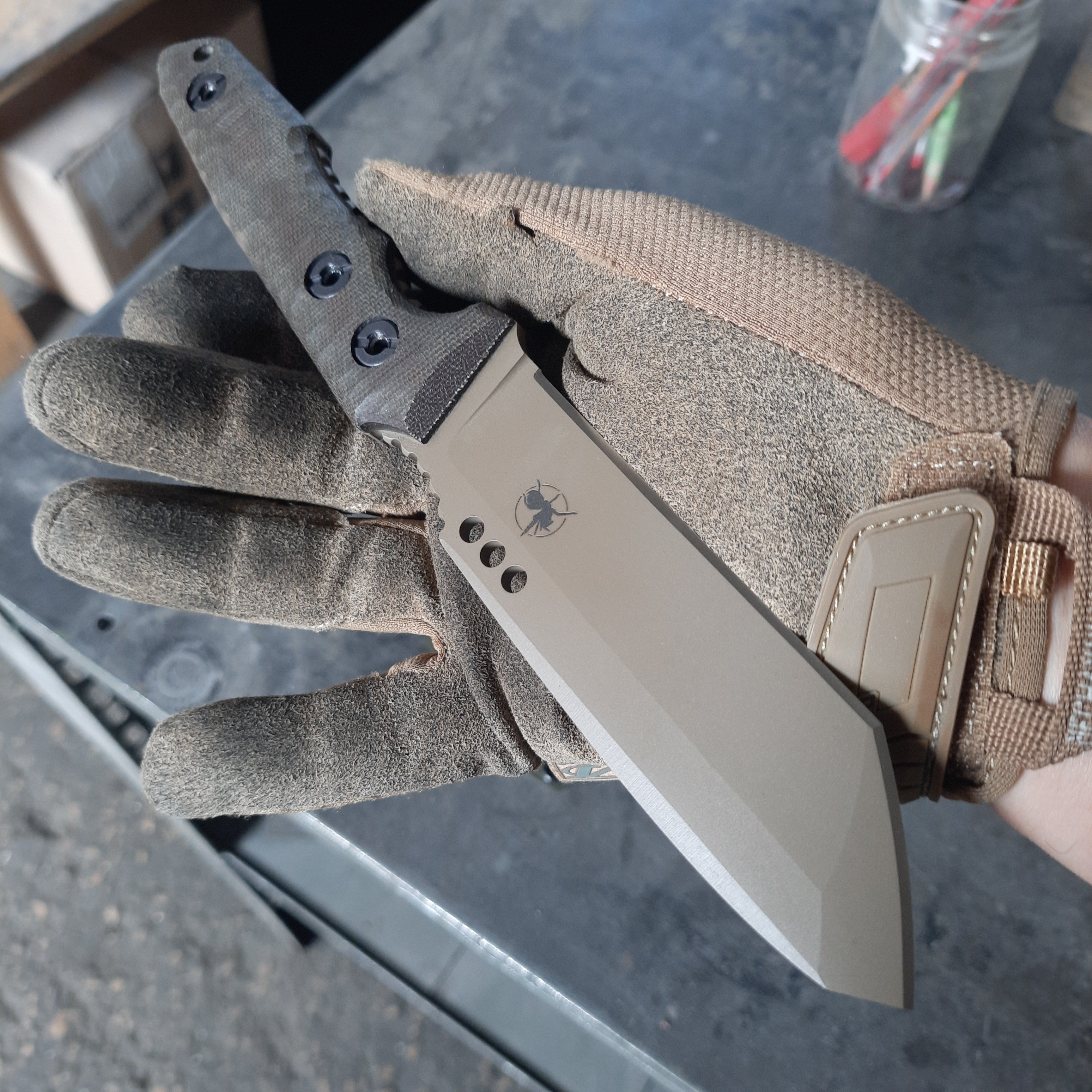 Atrax Venom Tactical &amp; Daycare Messer Stonewashed mit grünem Micarta-Griff