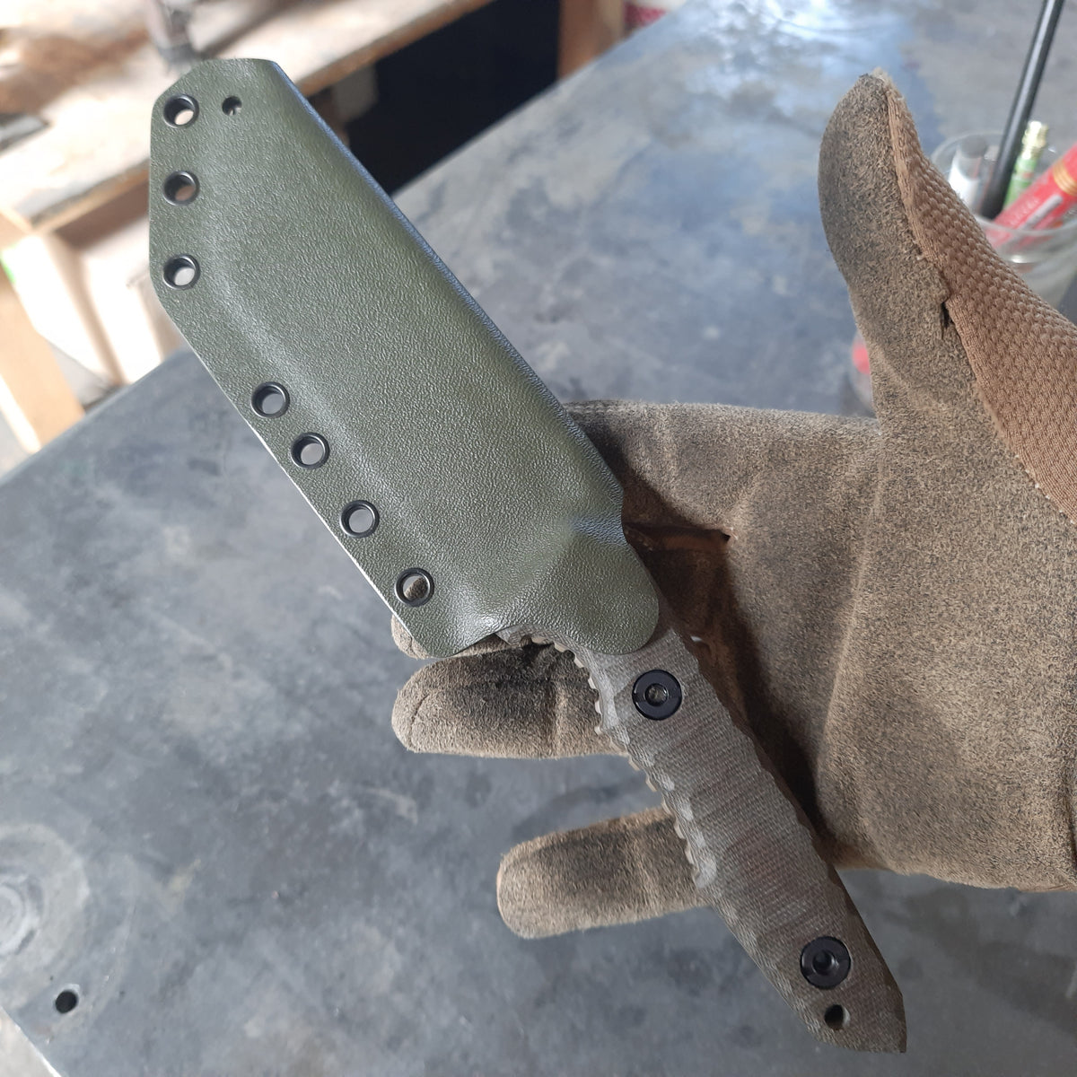 Atrax Venom Tactical &amp; Daycare Messer Stonewashed mit grünem Micarta-Griff