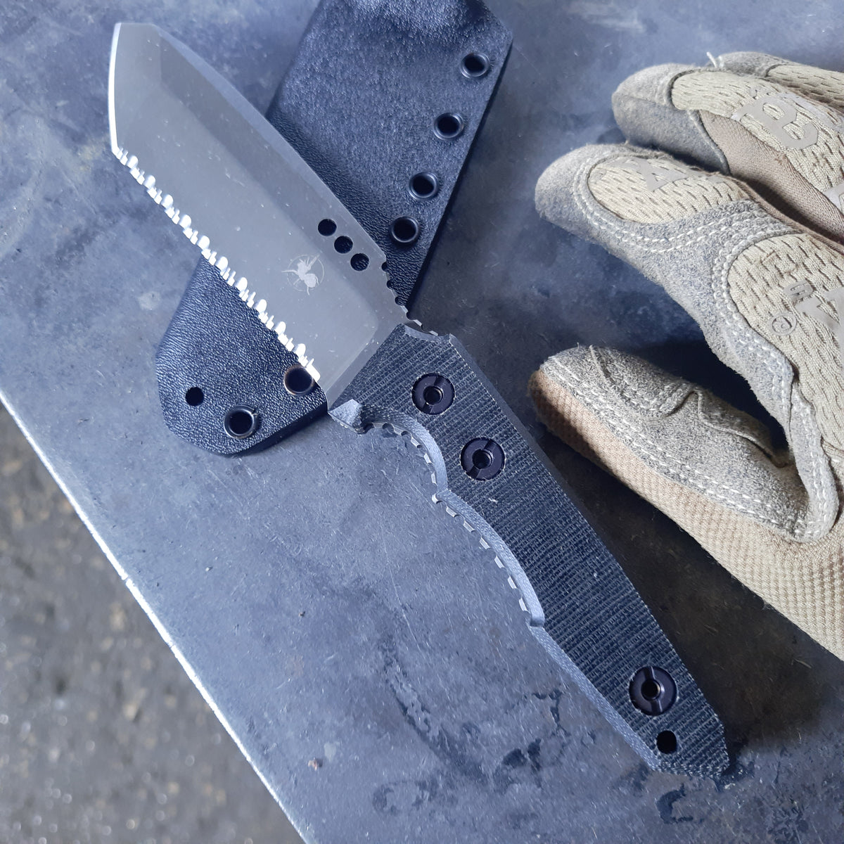 Atrax Venom Tactical &amp; Daycare Messer Stonewashed mit grünem Micarta-Griff