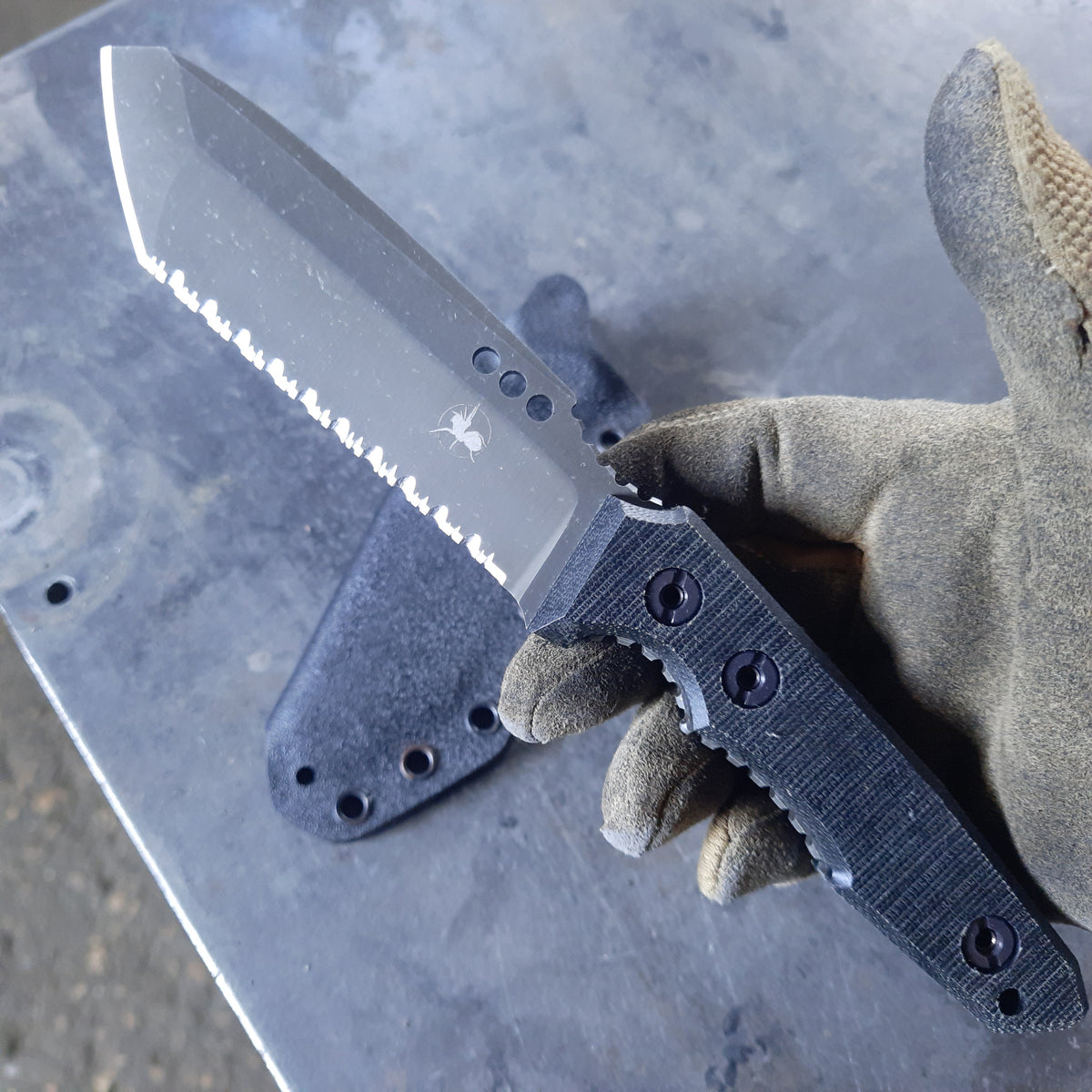 Atrax Venom Tactical &amp; Daycare Messer Stonewashed mit grünem Micarta-Griff