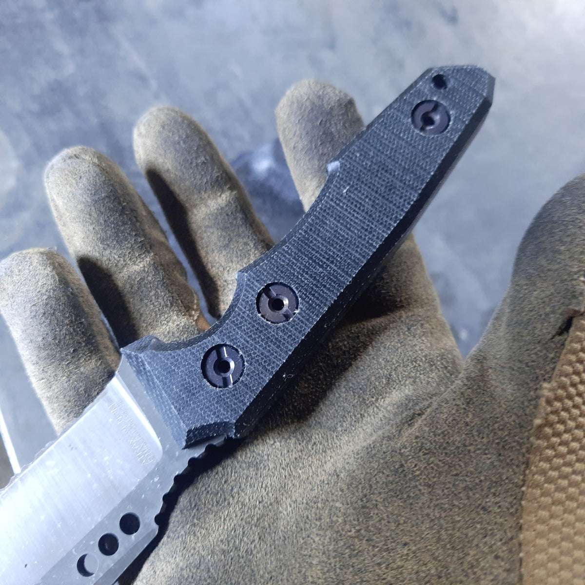 Atrax Venom Tactical &amp; Daycare Messer Stonewashed mit grünem Micarta-Griff
