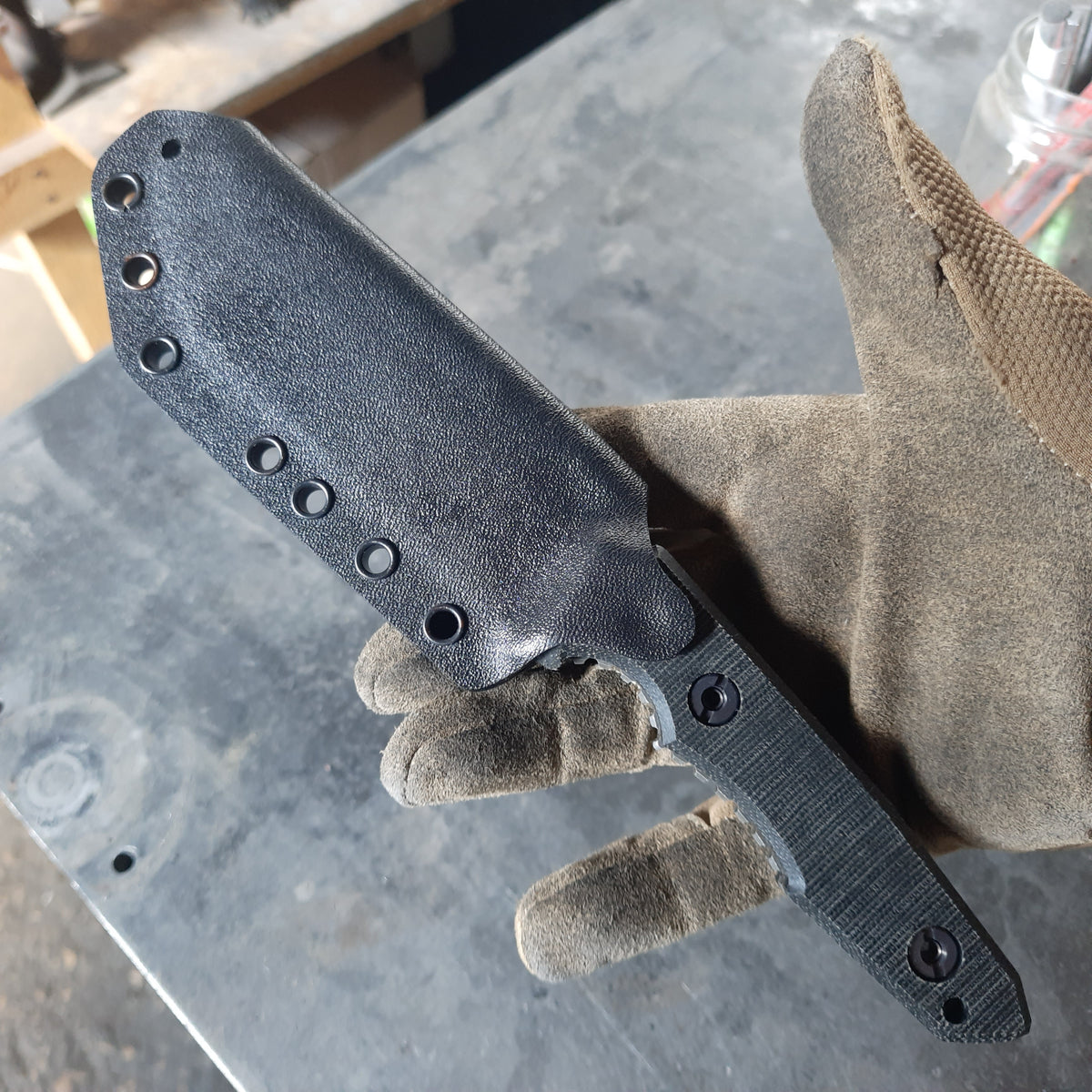 Atrax Venom Tactical &amp; Daycare Messer Stonewashed mit grünem Micarta-Griff