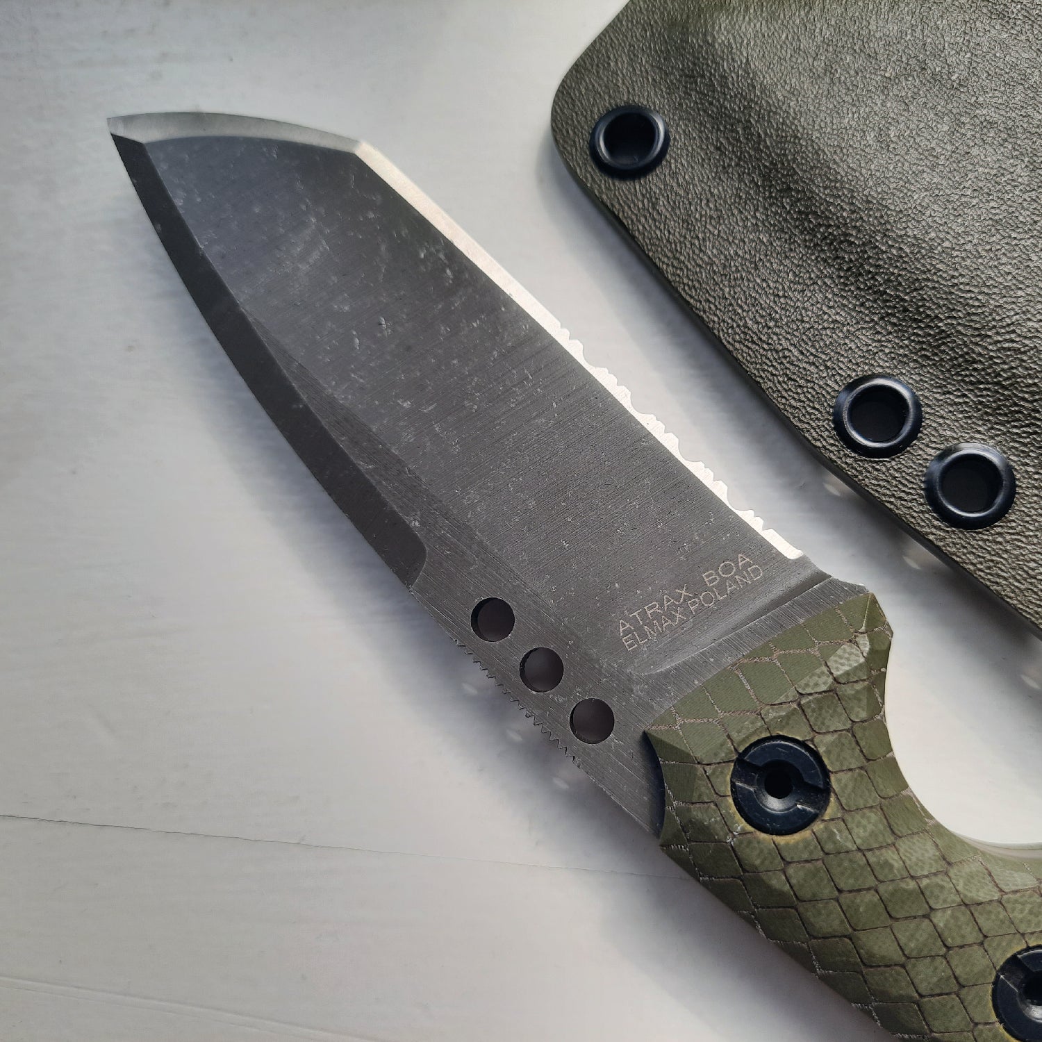 ATRAX BOA Tactical Knife - SNAKE SKIN PATERN ON HANDLE