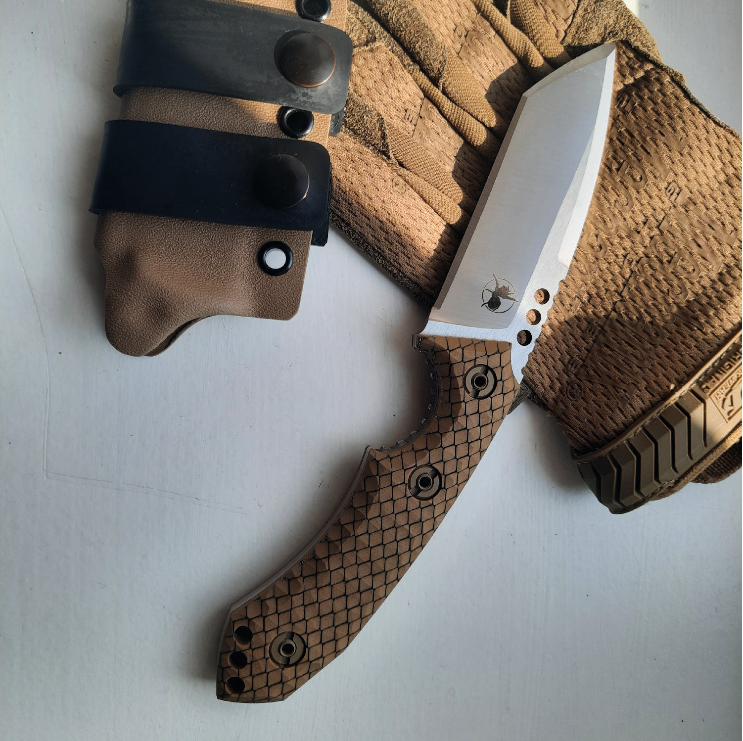 ATRAX BOA Tactical Knife - SNAKE SKIN PATERN ON HANDLE