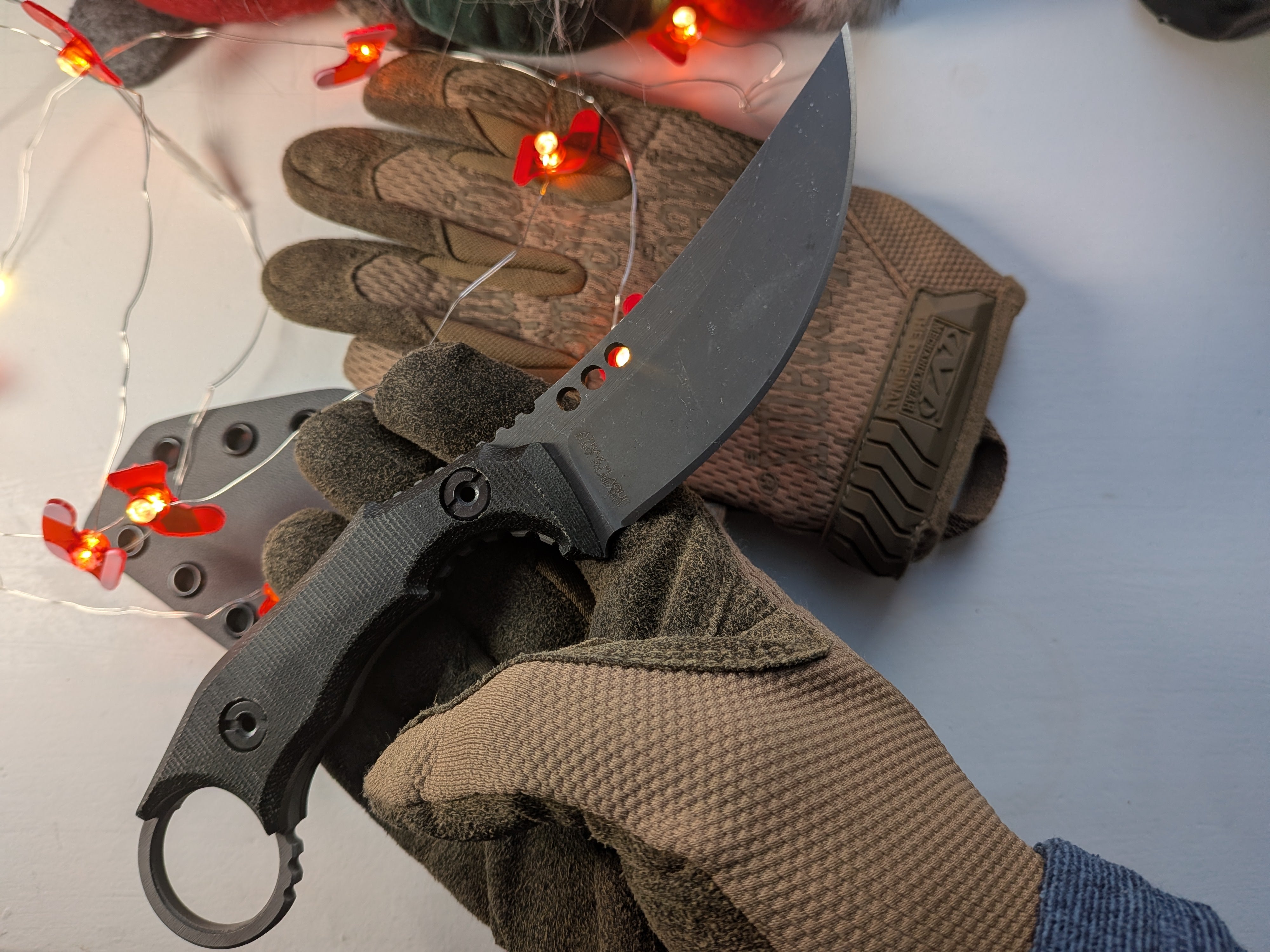 Atrax PLAGUE Stonewashed Tactical Ring Knife mit schwarzem G10-Griff und schwarzem Kydex