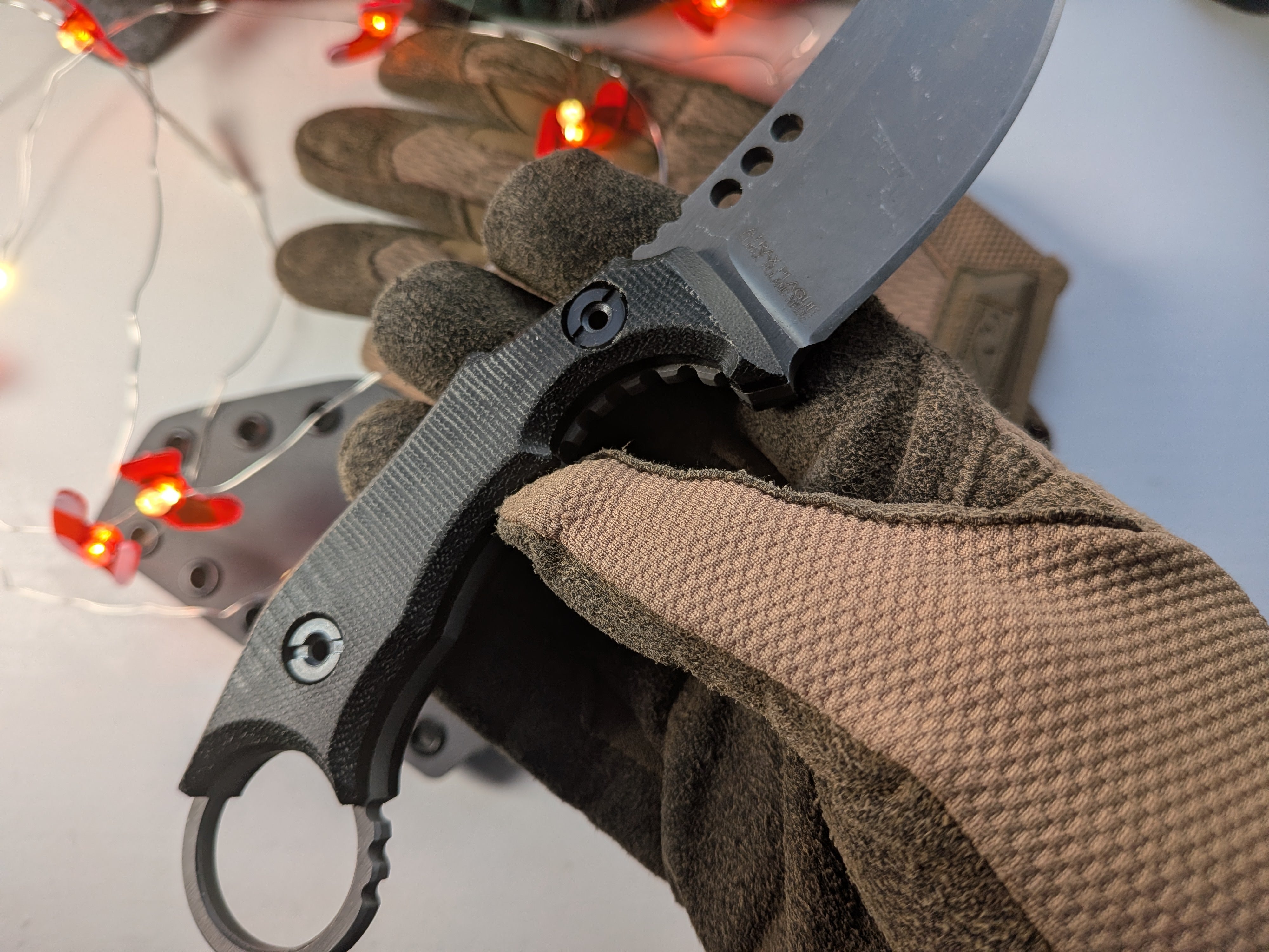 Atrax PLAGUE Stonewashed Tactical Ring Knife mit schwarzem G10-Griff und schwarzem Kydex