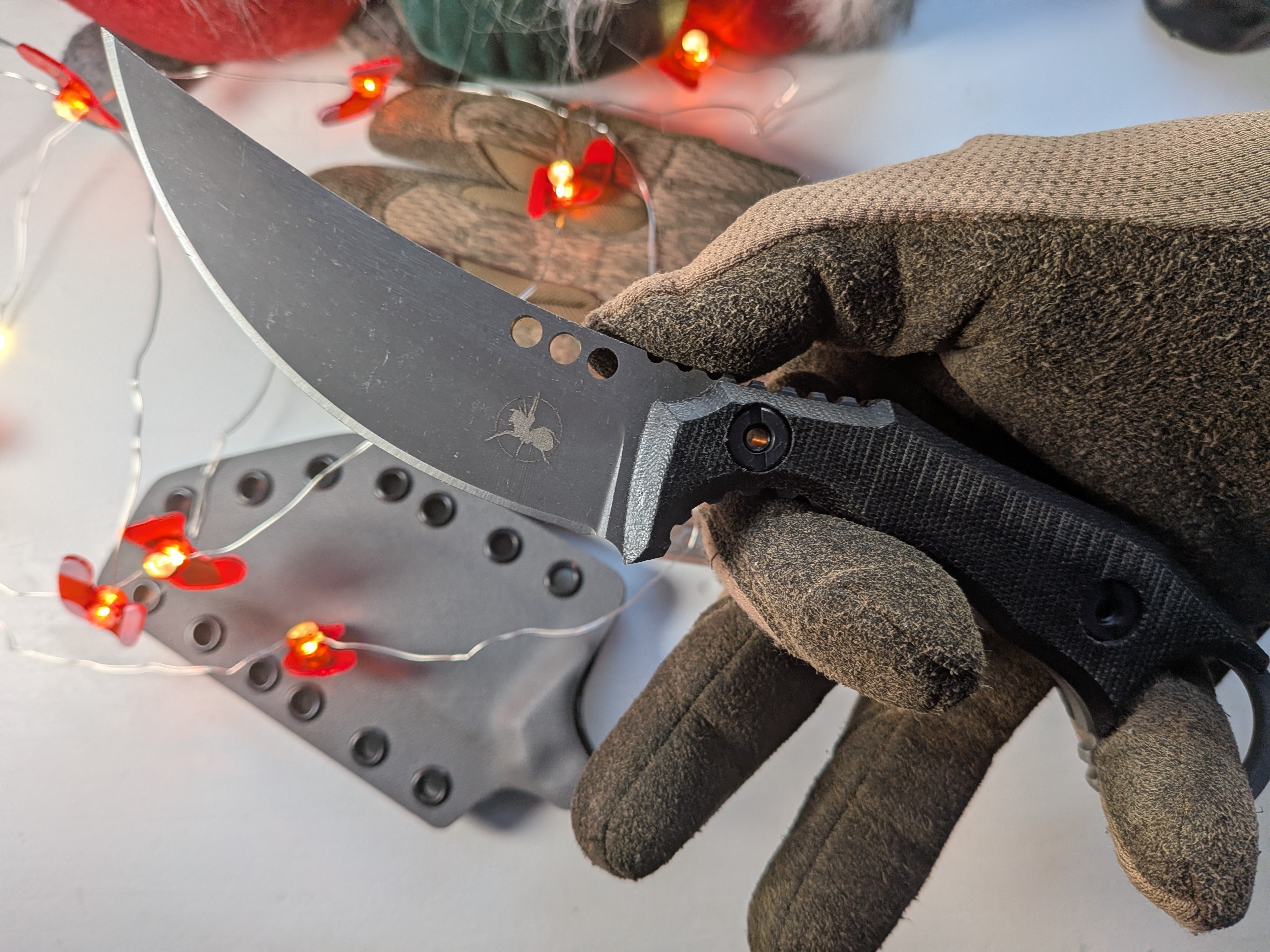 Atrax PLAGUE Stonewashed Tactical Ring Knife mit schwarzem G10-Griff und schwarzem Kydex