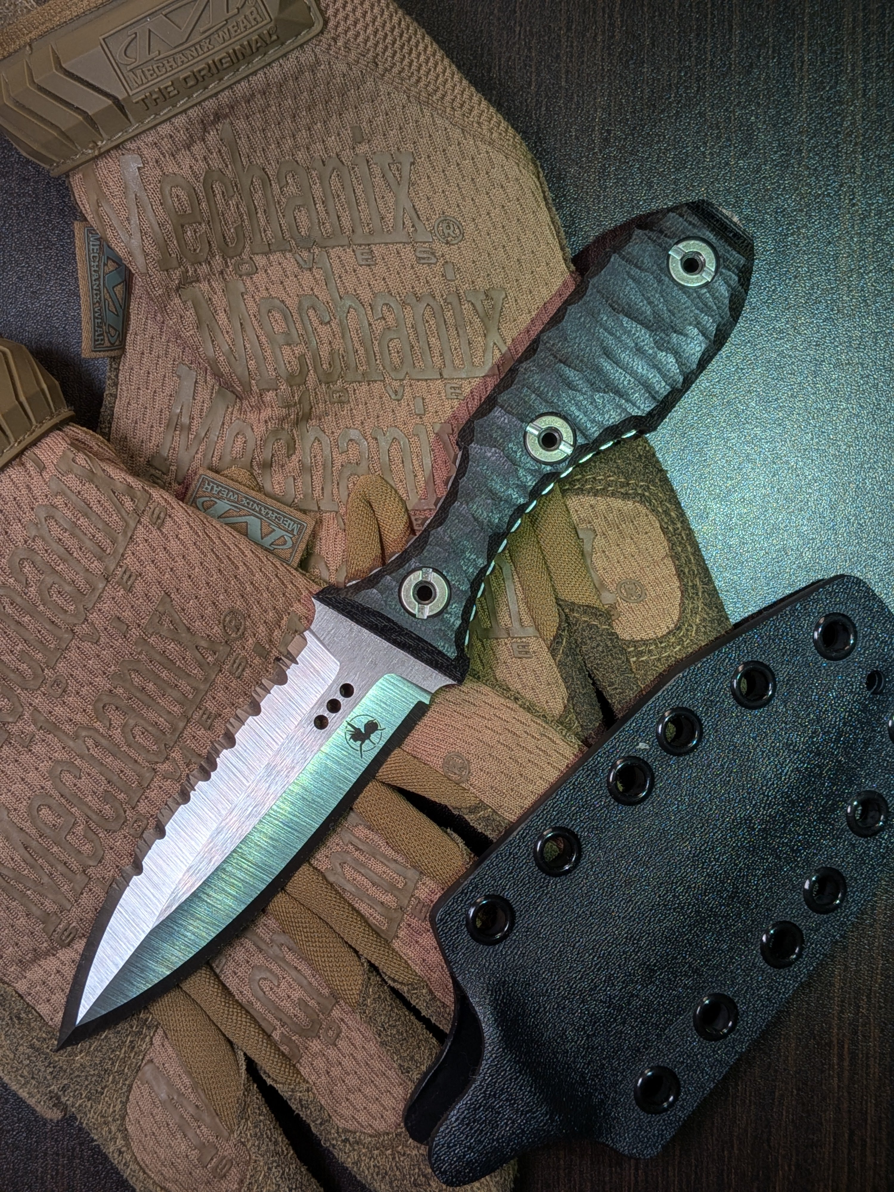 Atrax SCOURGE DAGGER Silber Satin Taktisches Messer mit braunem G10-Griff