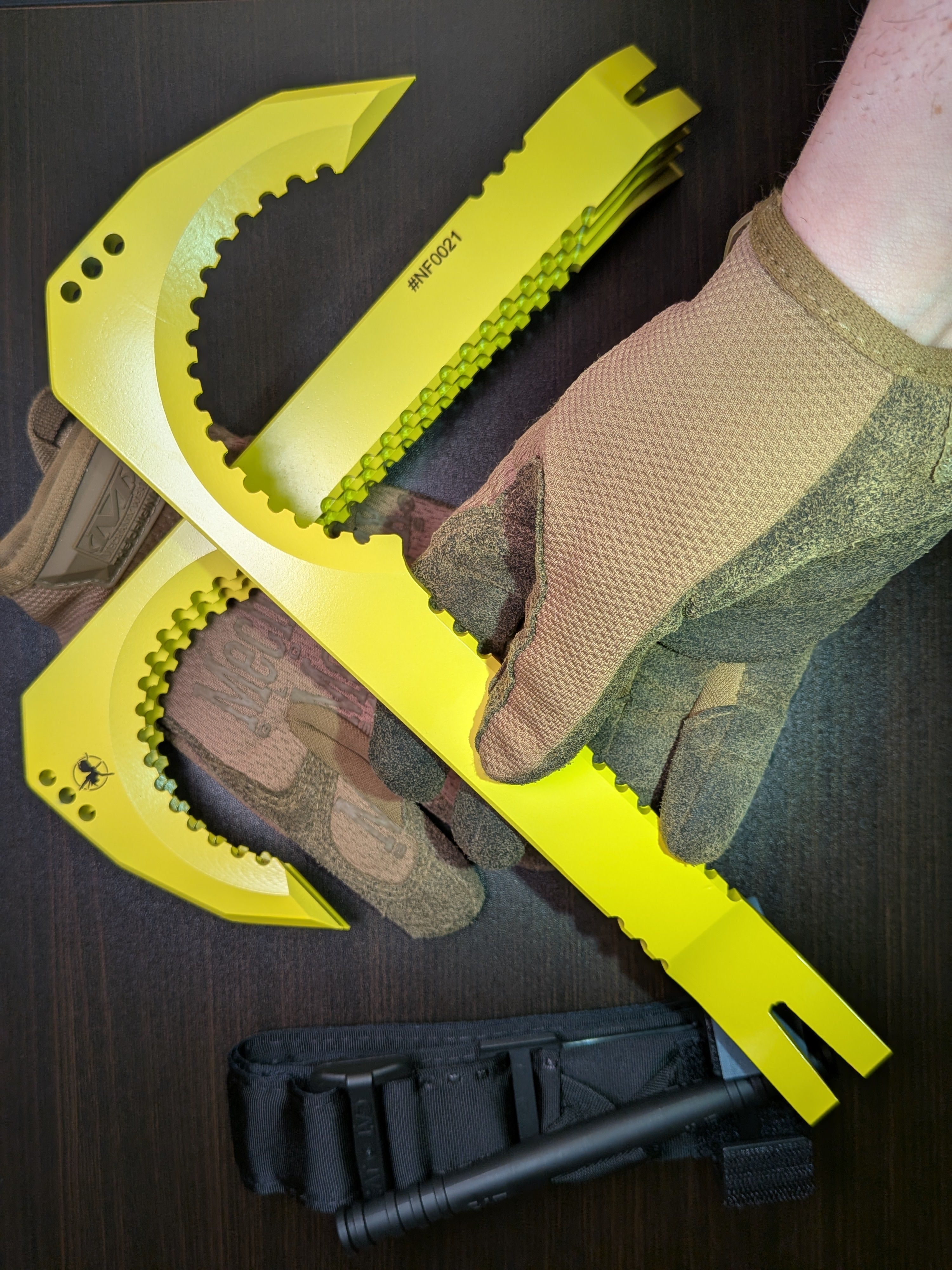 Atrax BOA Taktisches Messer Stonewashed mit braunem G10-Griff