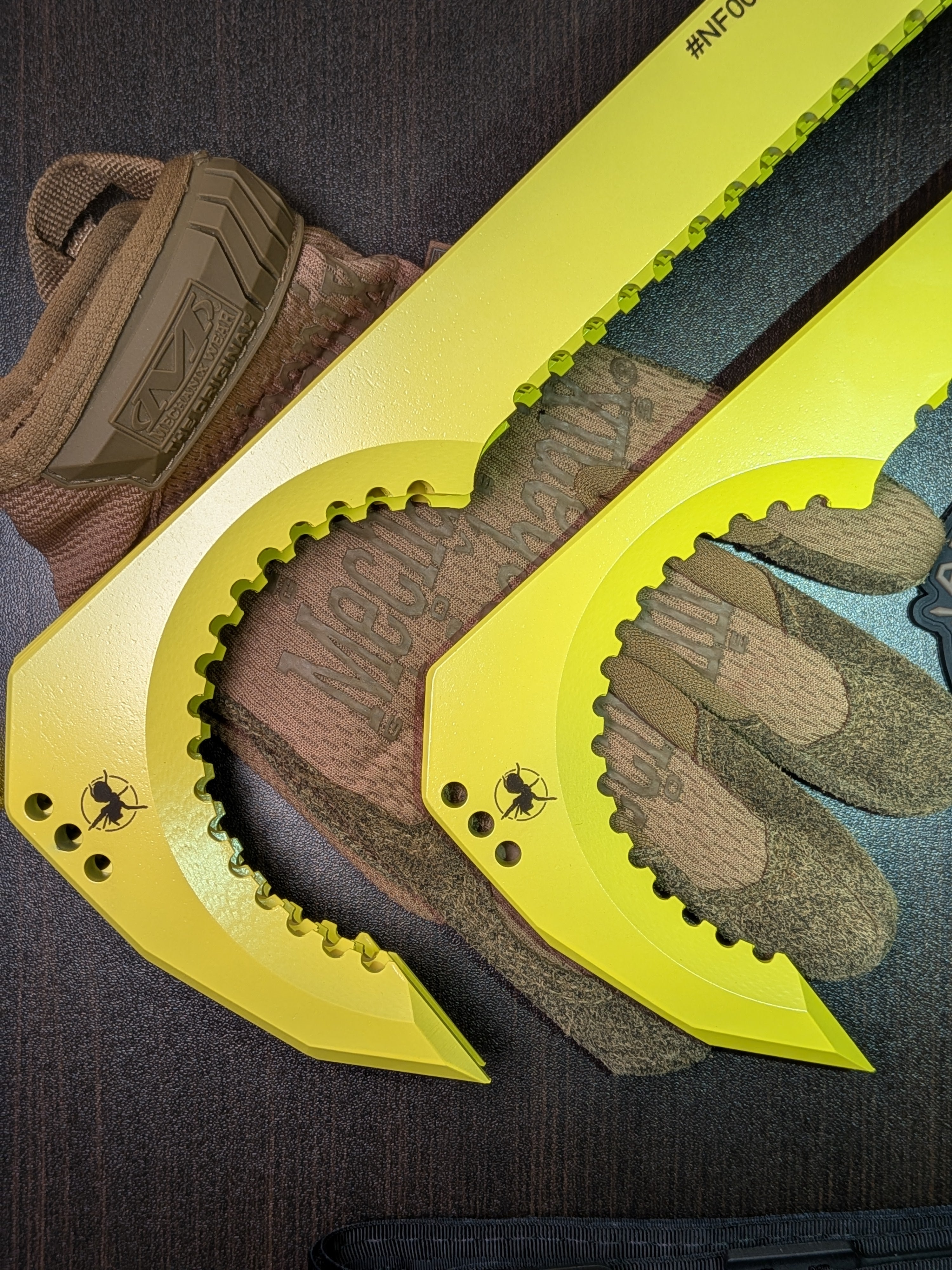 Atrax BOA Taktisches Messer Stonewashed mit braunem G10-Griff