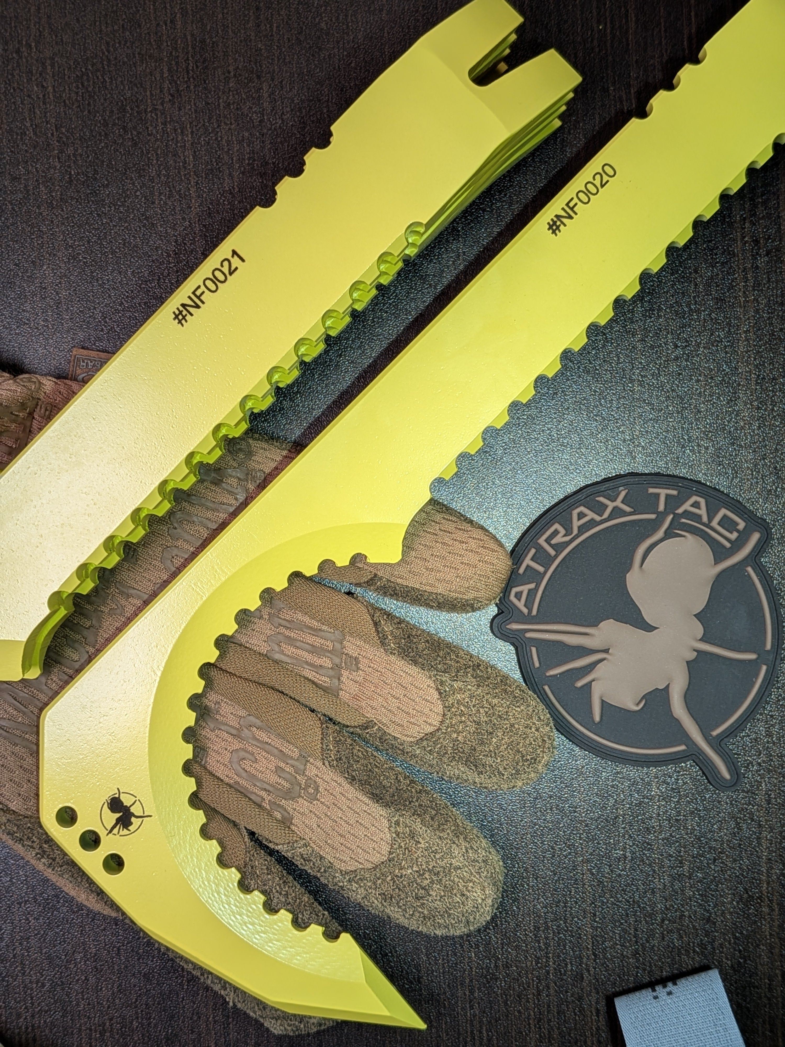 Atrax BOA Taktisches Messer Stonewashed mit braunem G10-Griff