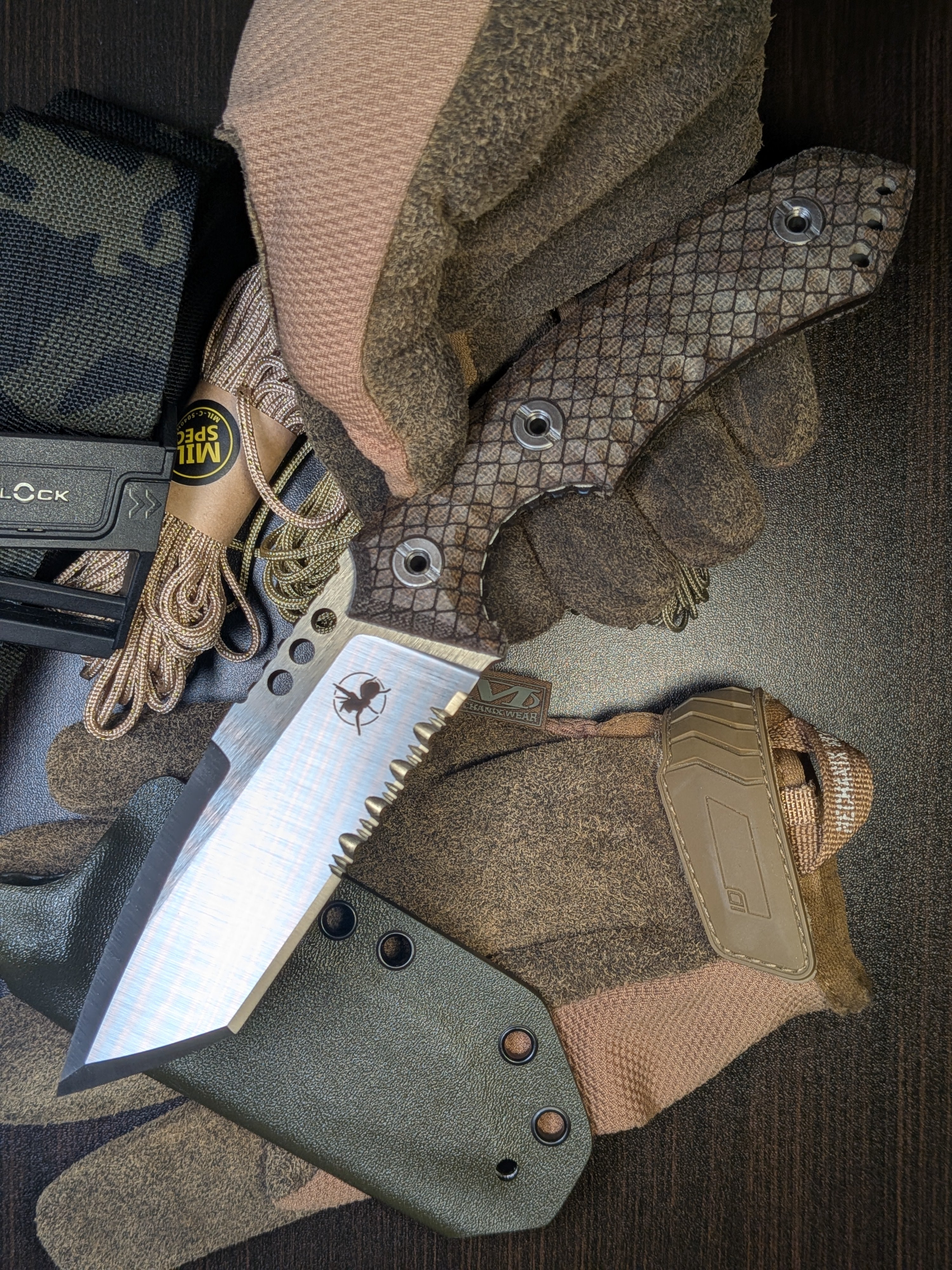 Atrax BOA Taktisches Messer Stonewashed mit braunem G10-Griff