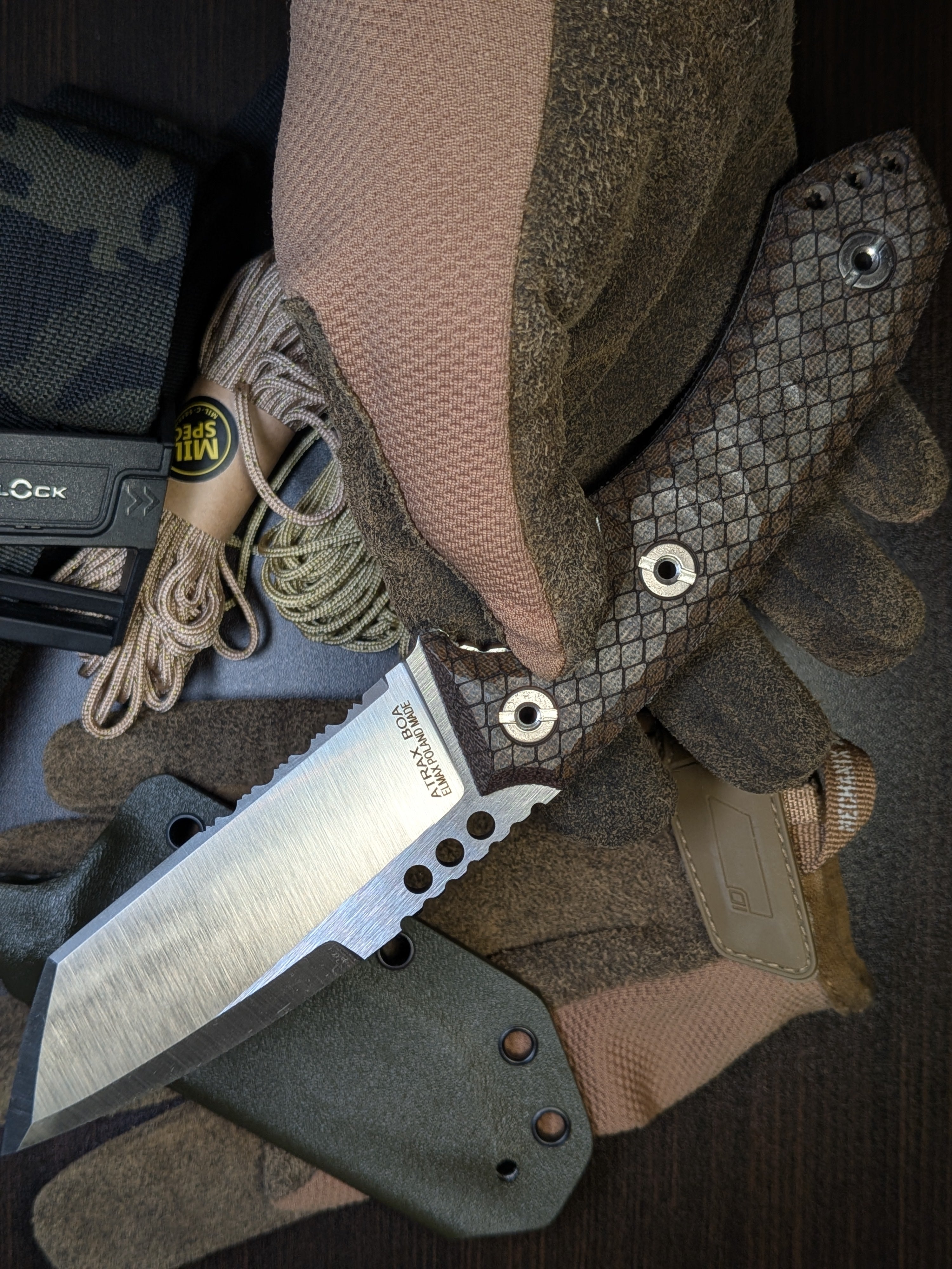 Atrax BOA Taktisches Messer Stonewashed mit braunem G10-Griff