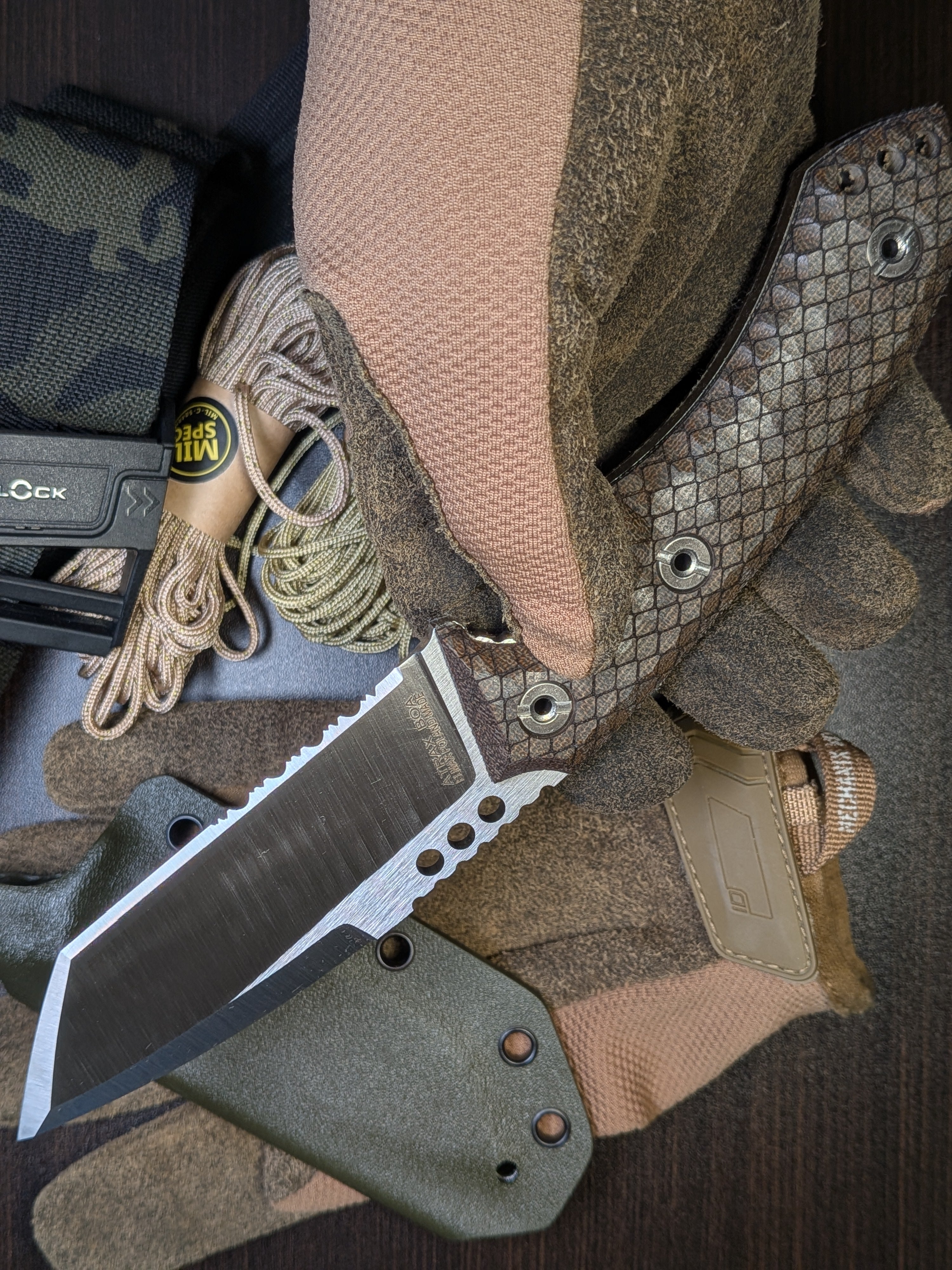 Atrax BOA Taktisches Messer Stonewashed mit braunem G10-Griff