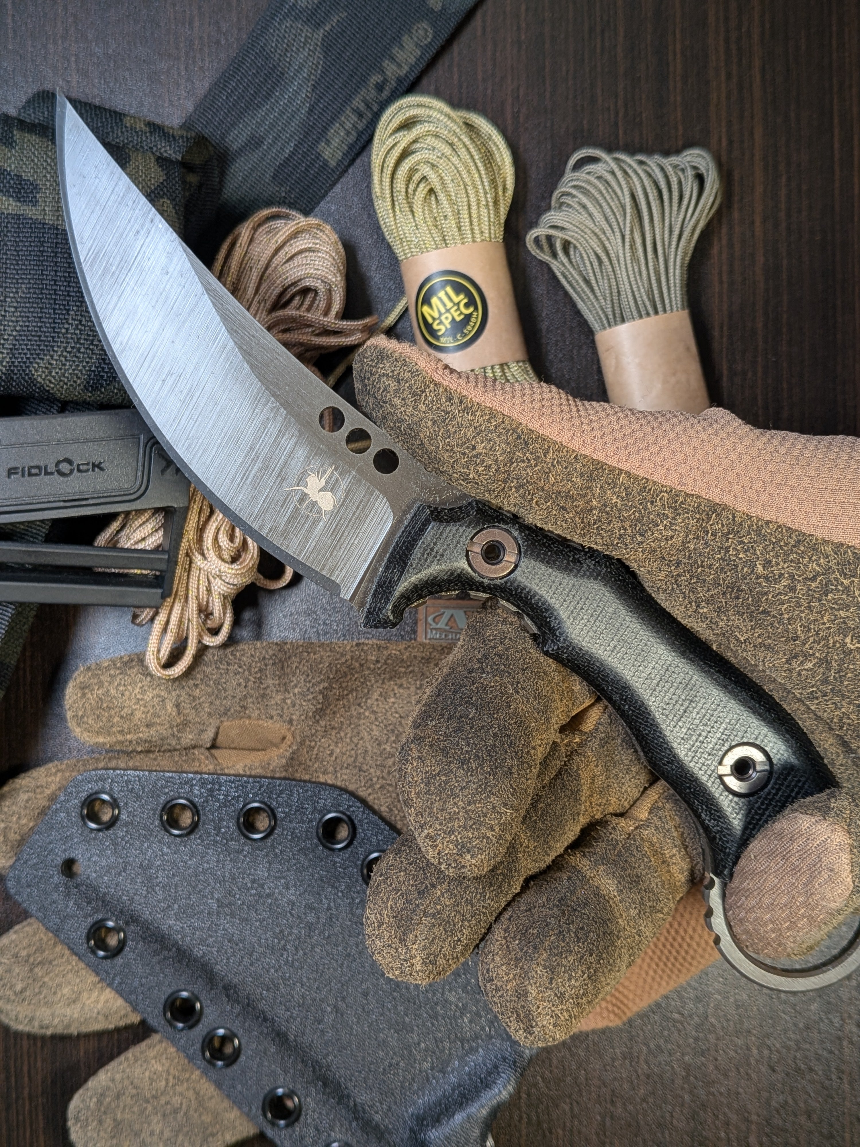 Atrax PLAGUE Stonewashed Tactical Ring Knife mit schwarzem G10-Griff und schwarzem Kydex