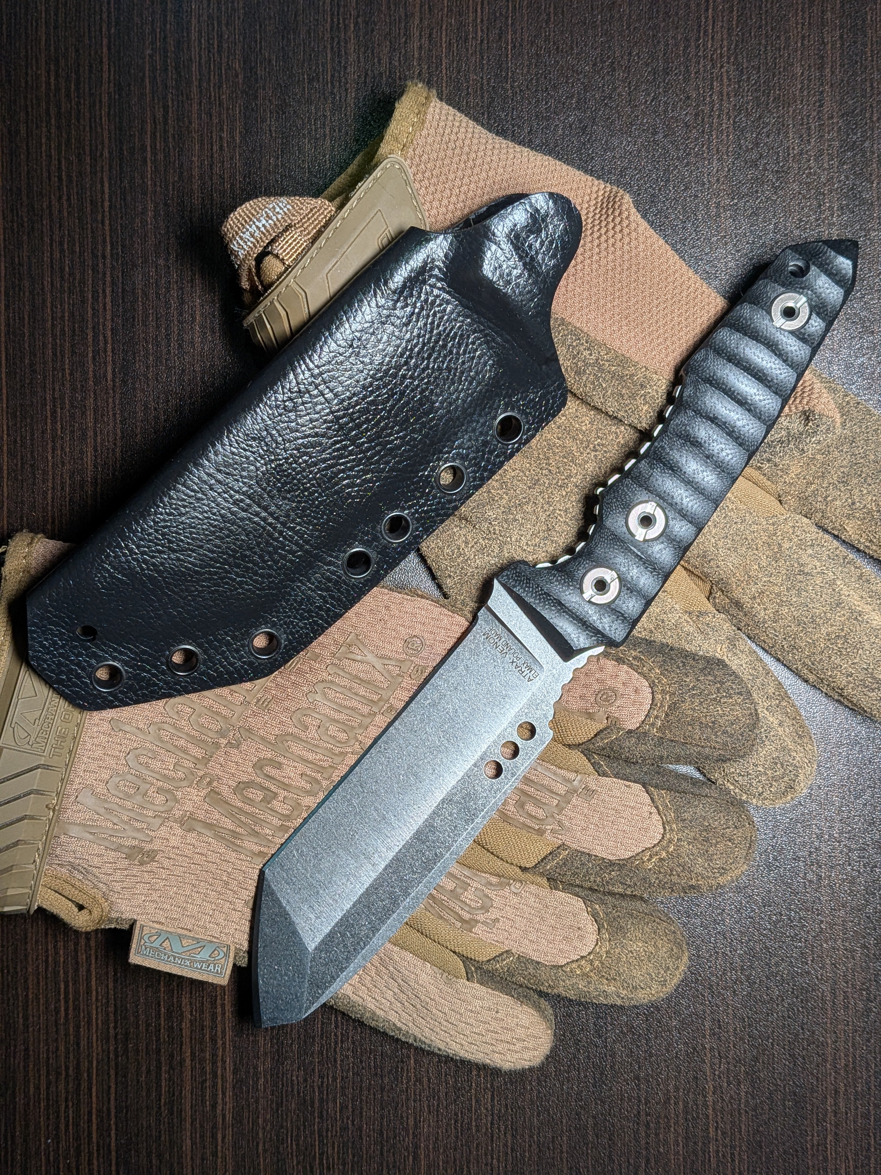 Atrax Venom Tactical &amp; Daycare Messer Stonewashed mit grünem Micarta-Griff