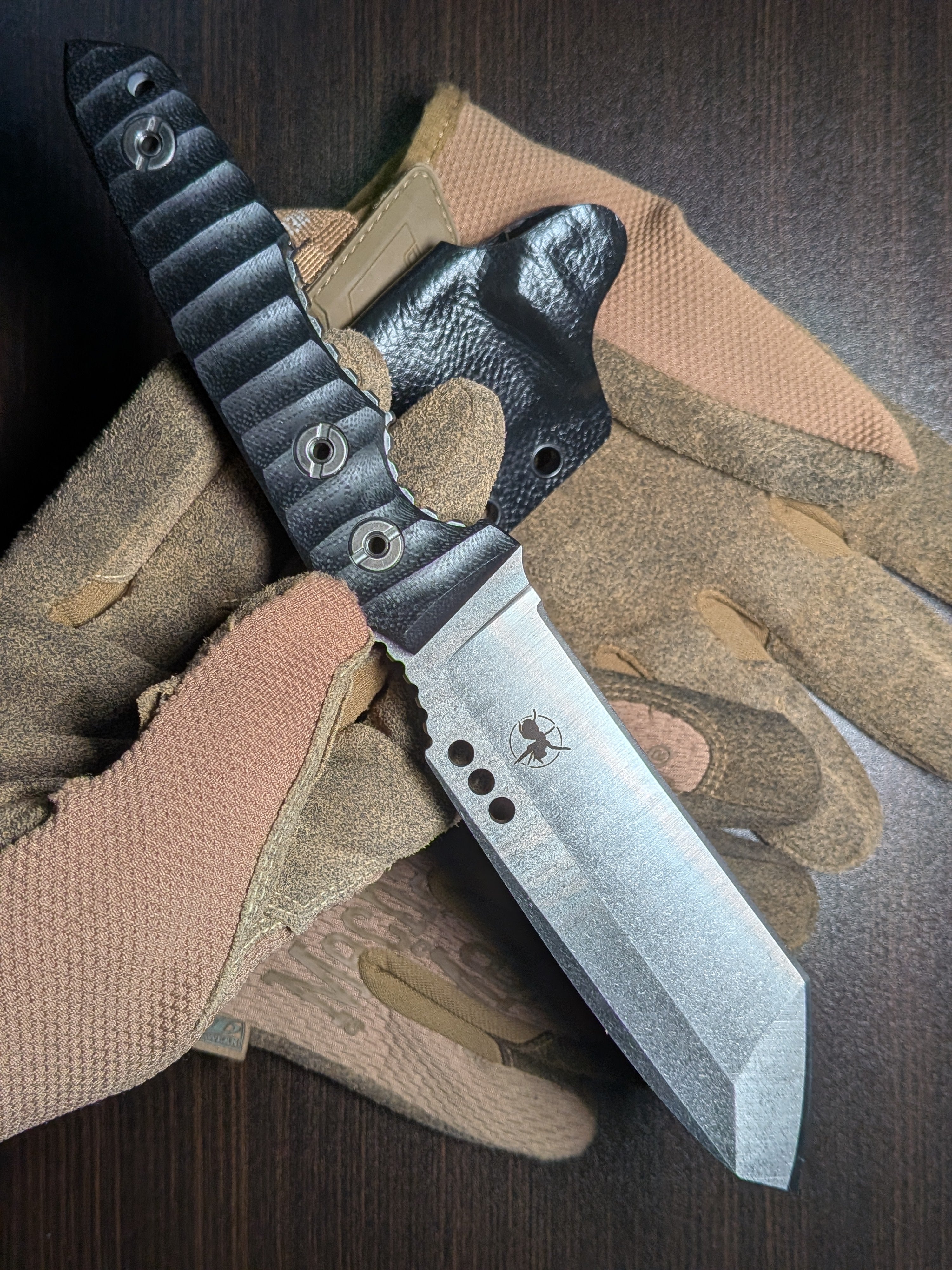 Atrax Venom Tactical & Daycare Knife Silver satin with Black G10 Handle