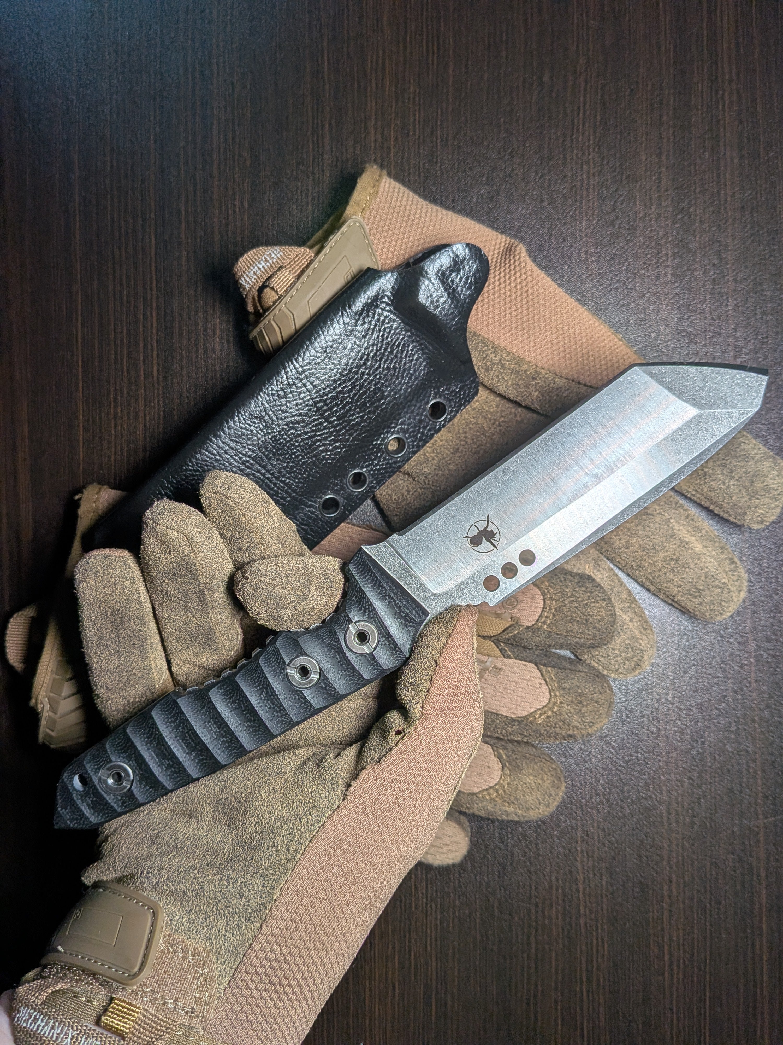 Atrax Venom Tactical & Daycare Knife Silver satin with Black G10 Handle