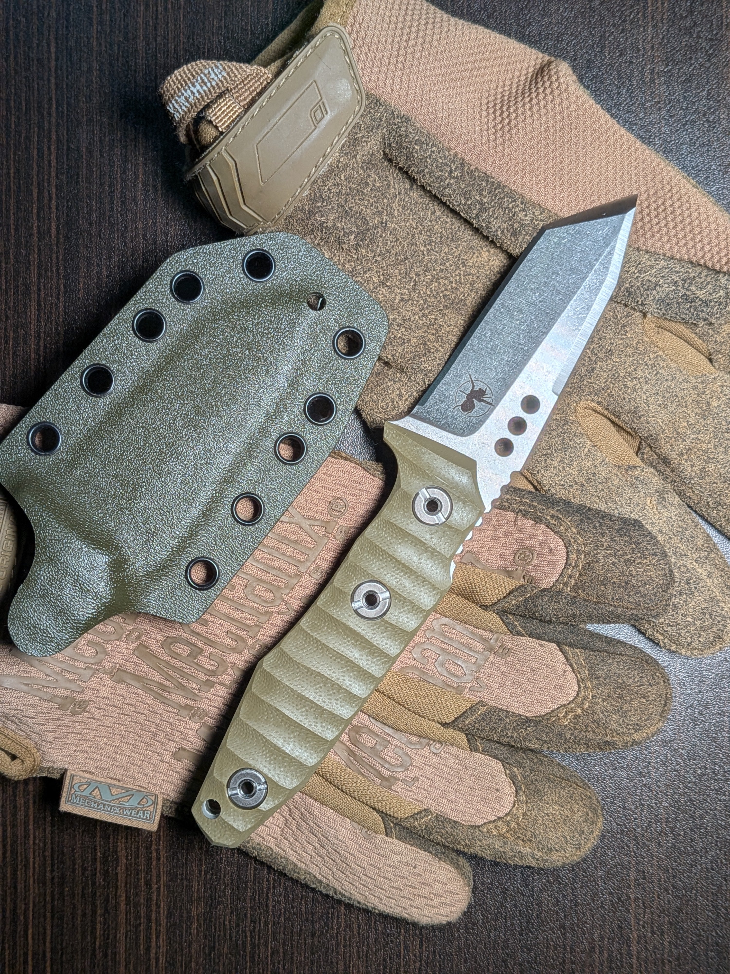 ATRAX SERUM Silver Satin Tactical &amp; Daycare Tanto-Messer mit grünem Micarta-Griff