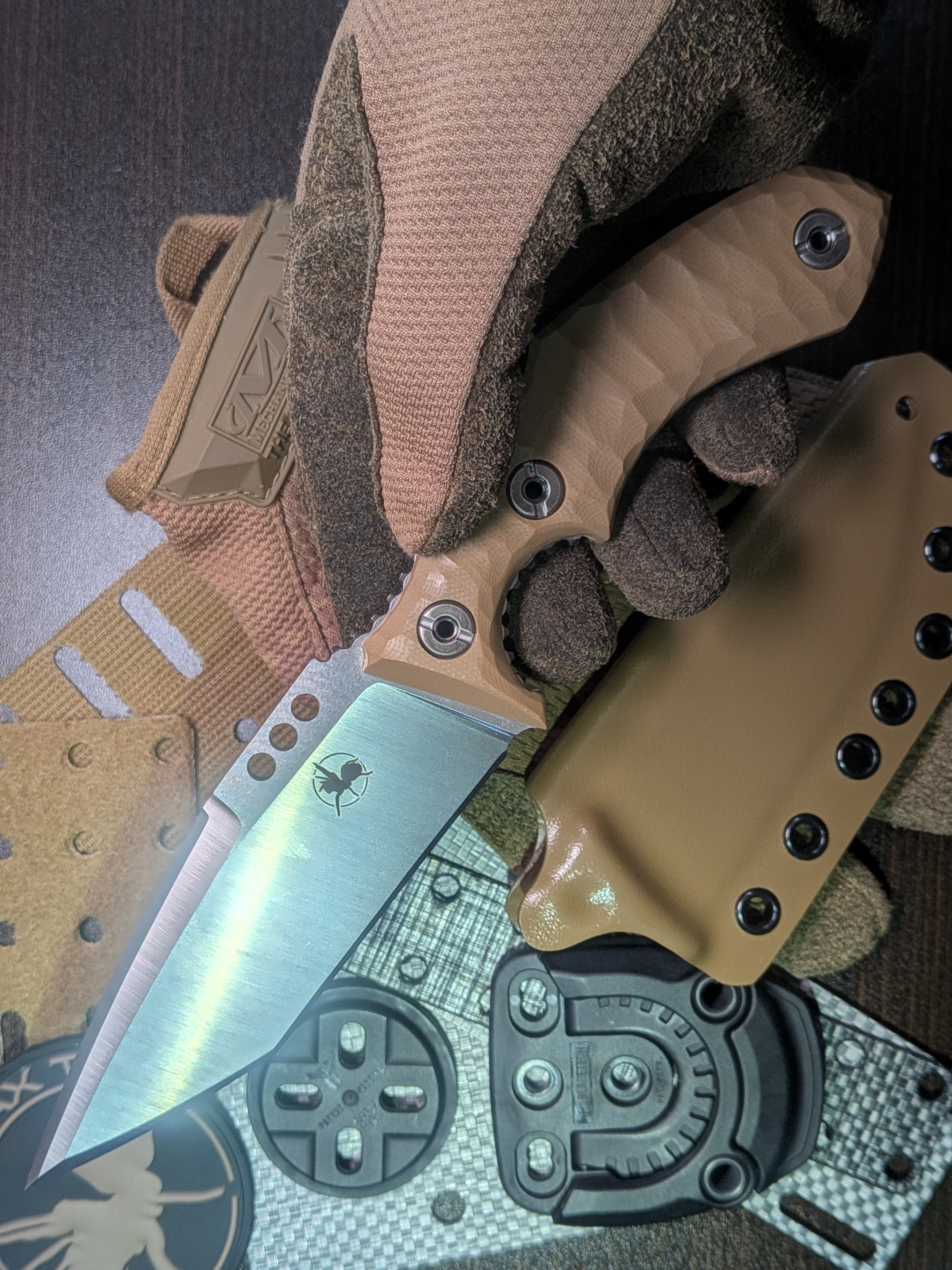 Atrax Rogue Multicam Schwarzes schwedisches Tarn-Cerakote-Taktikmesser mit schwarzem G10-Griff