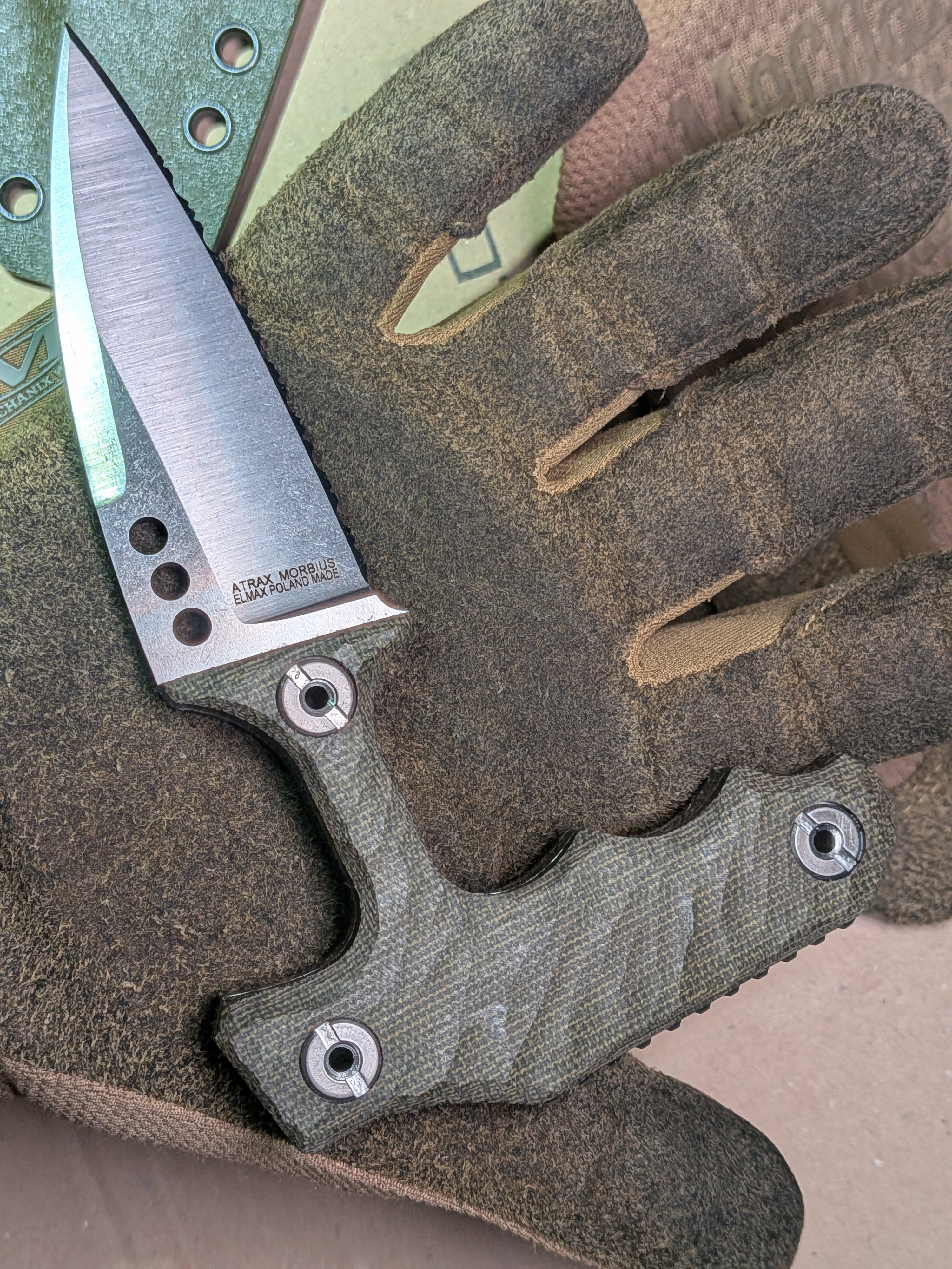Atrax MORBIUS silver satin tactical Push Knife with green Handle and serration
