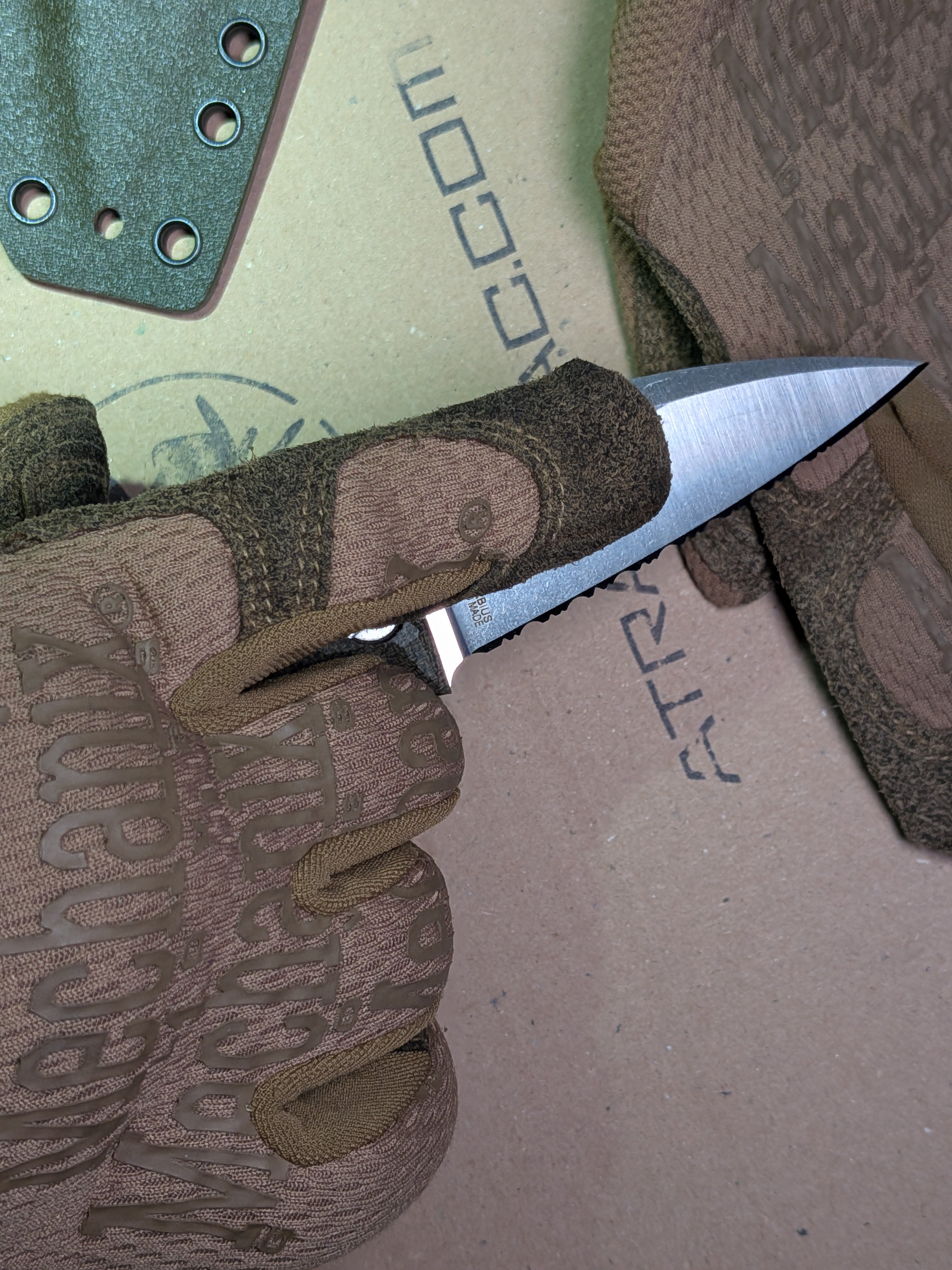 Atrax MORBIUS silver satin tactical Push Knife with green Handle and serration