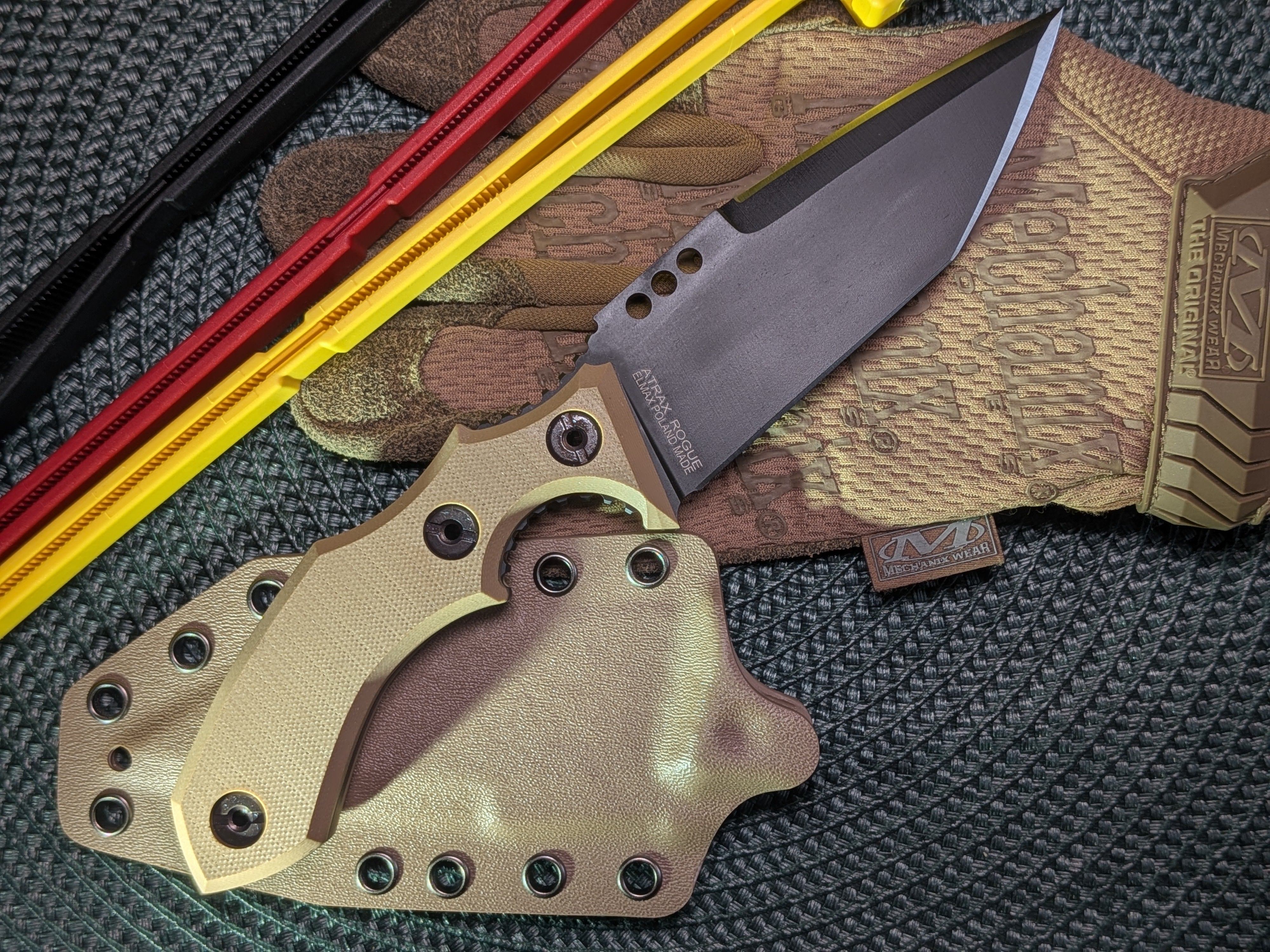 Atrax Rogue Taktisches Messer mit schwarzem G10-Griff und silbernem Satin-Finish