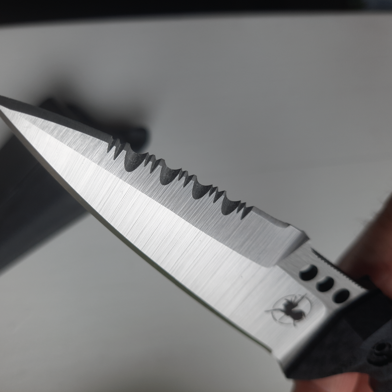 Atrax Knife Serration on cutting edge