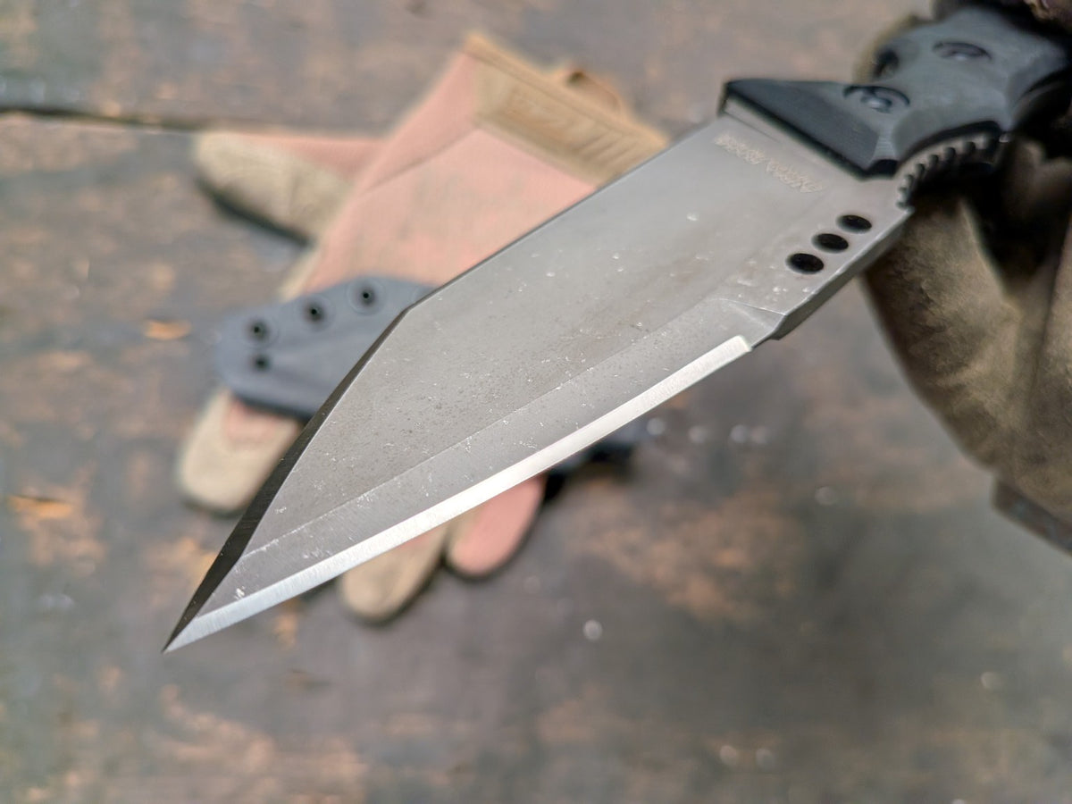 Atrax Rogue — detail 6 — Elmax stonewashed and black G10 Stone